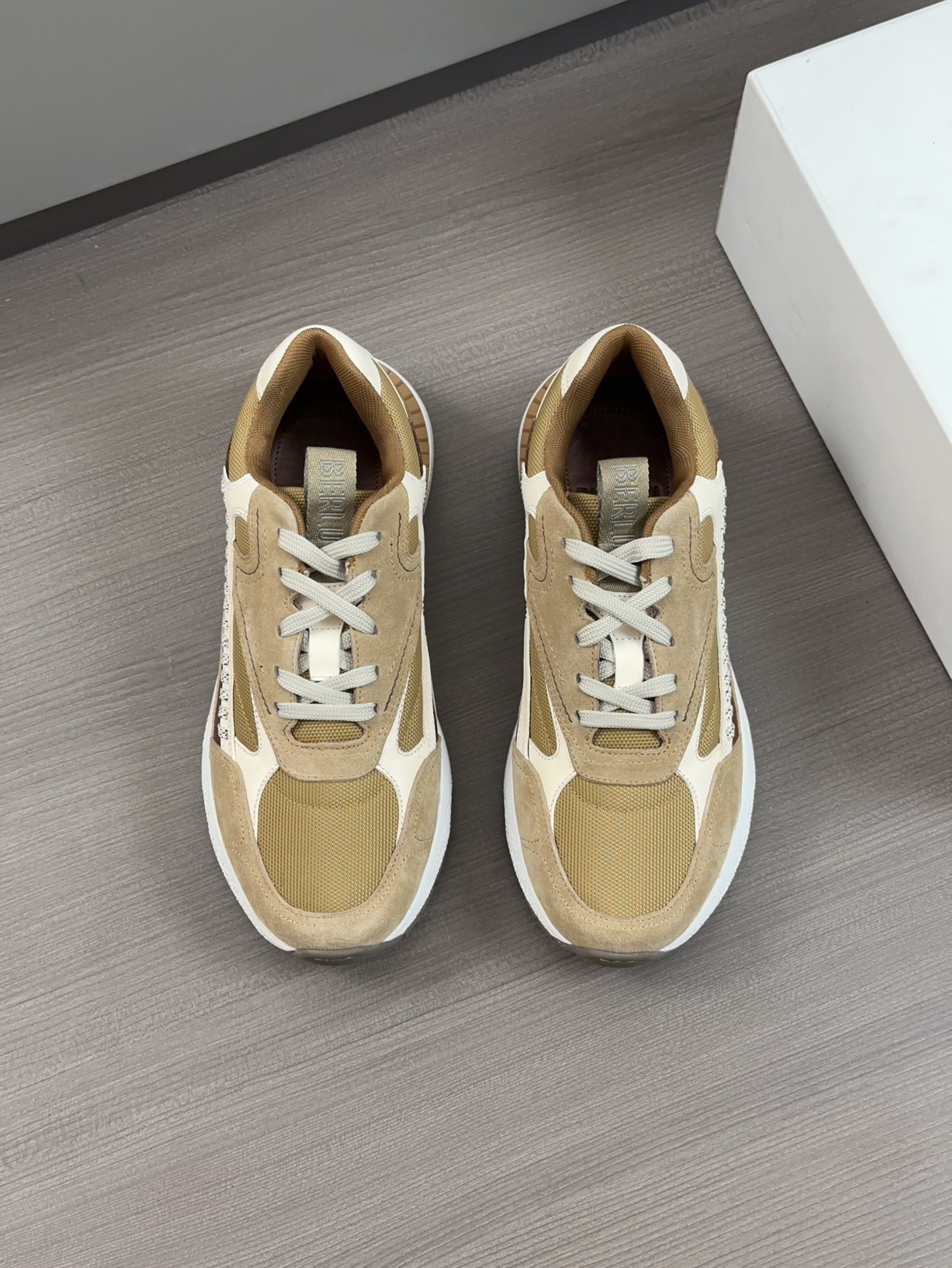 Berluti Skyrunning zapatillas de piel y nailonCosturas decorativas realizadas a manoDetalles de piel