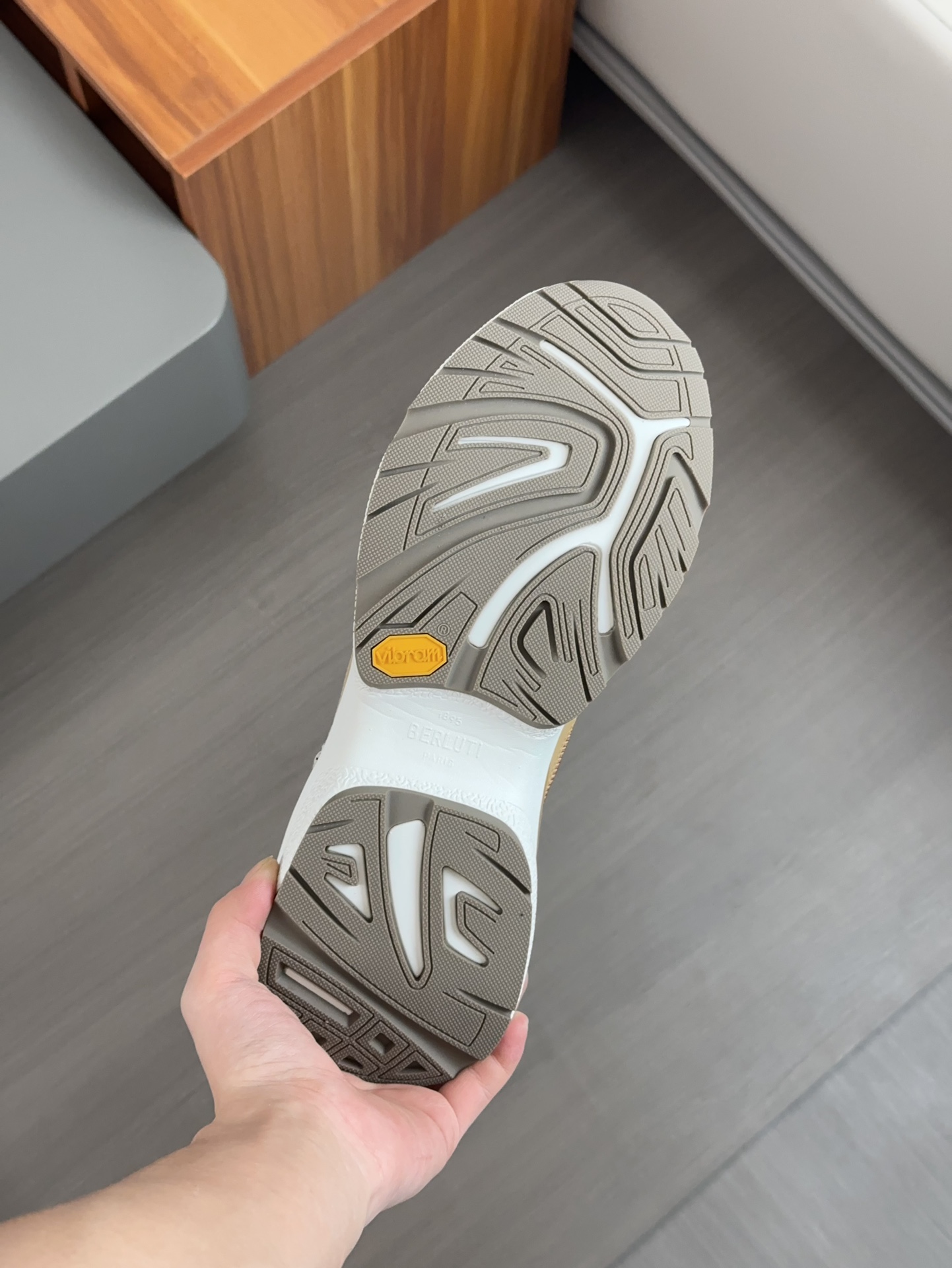 Berluti Skyrunning zapatillas de piel y nailonCosturas decorativas realizadas a manoDetalles de piel