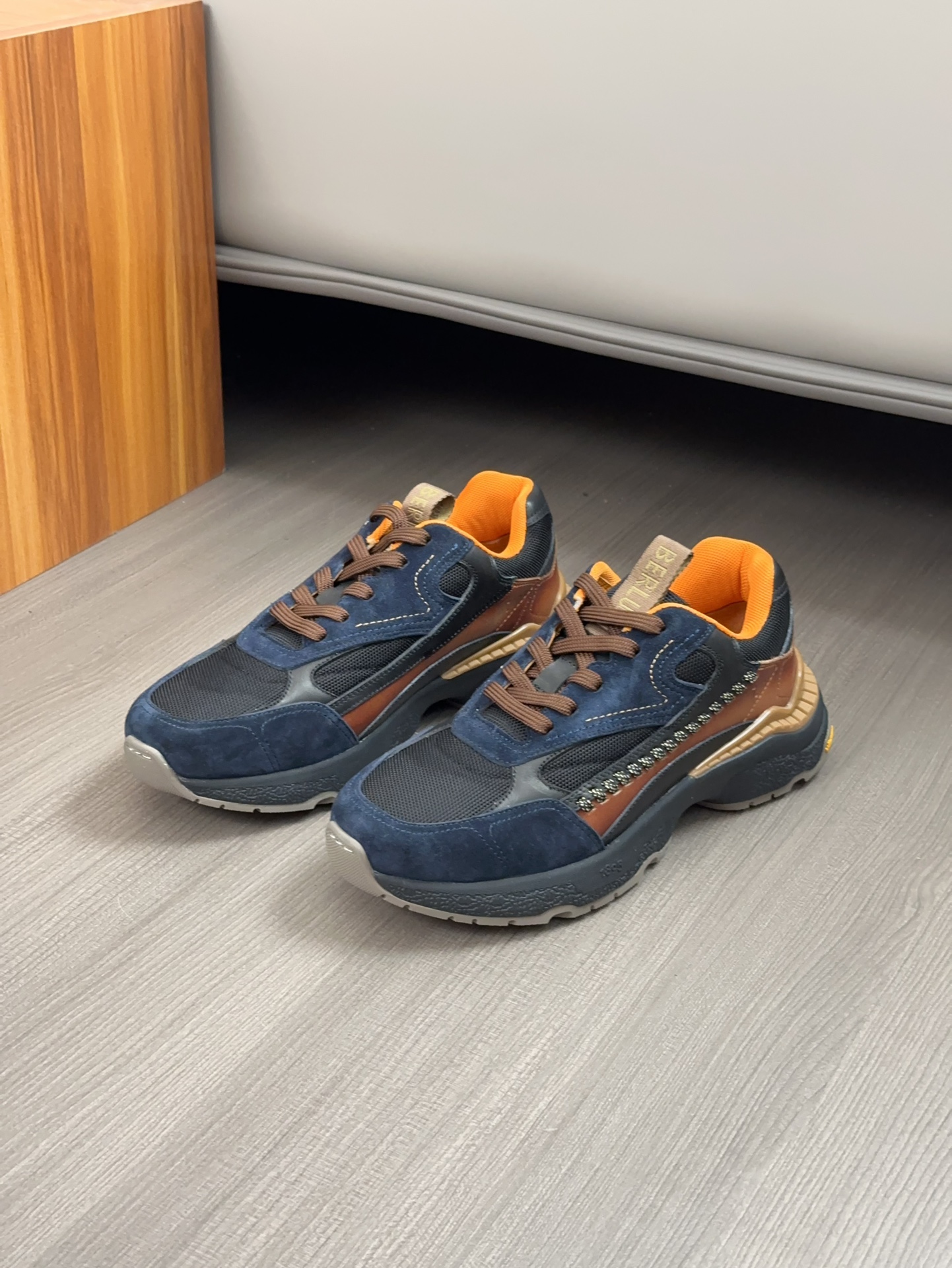 Berluti Skyrunning zapatillas de piel y nailonCosturas decorativas realizadas a manoDetalles de piel