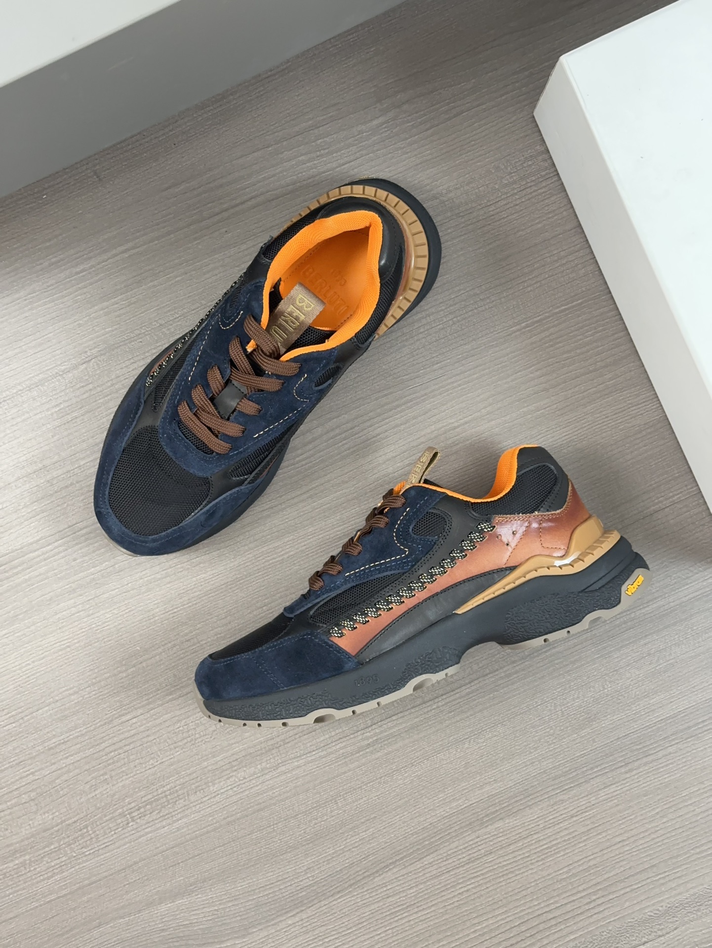 Berluti Skyrunning zapatillas de piel y nailonCosturas decorativas realizadas a manoDetalles de piel