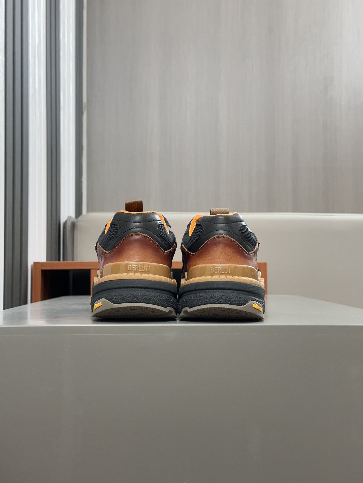 Berluti Skyrunning zapatillas de piel y nailonCosturas decorativas realizadas a manoDetalles de piel