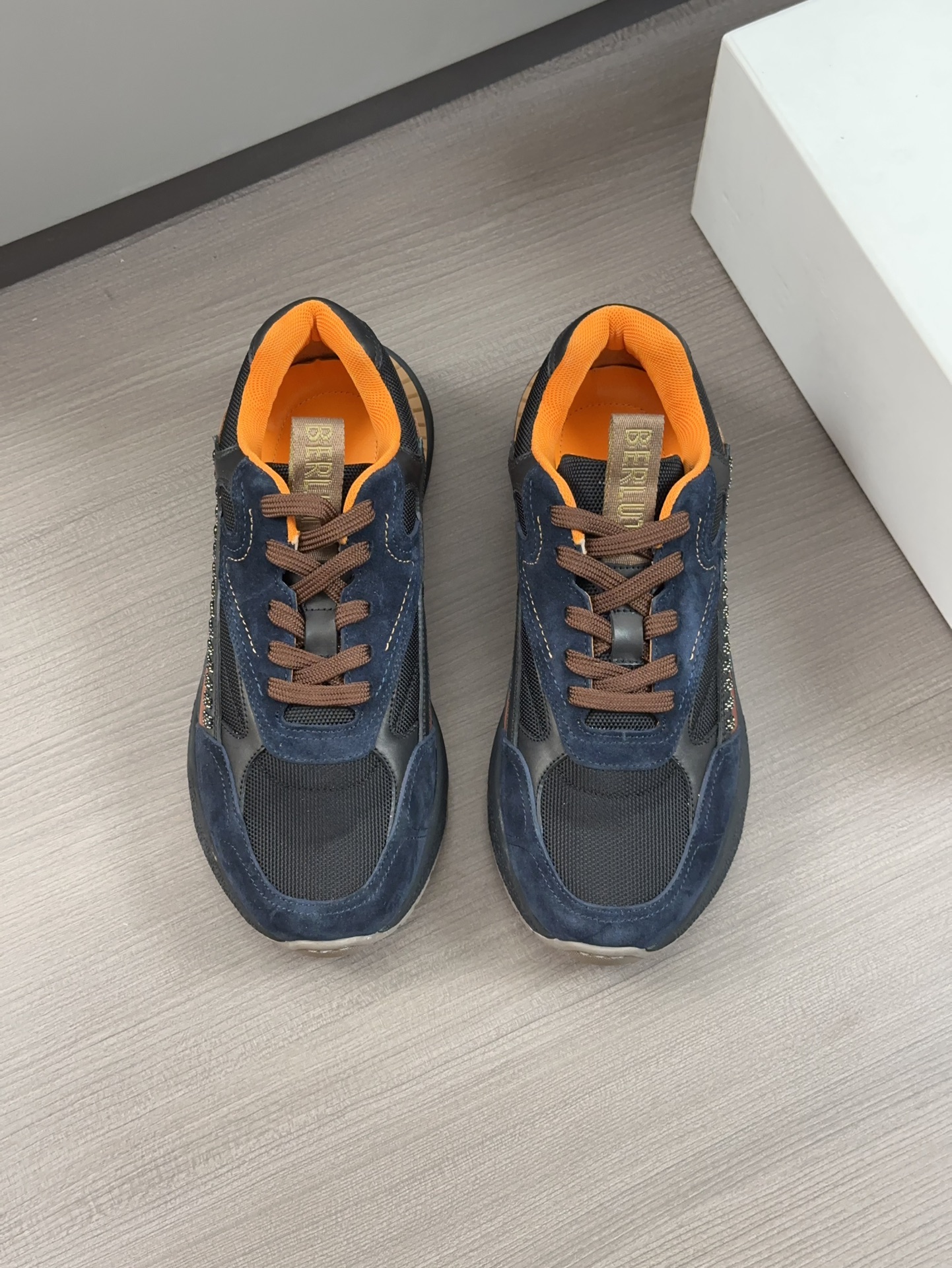 Berluti Skyrunning zapatillas de piel y nailonCosturas decorativas realizadas a manoDetalles de piel