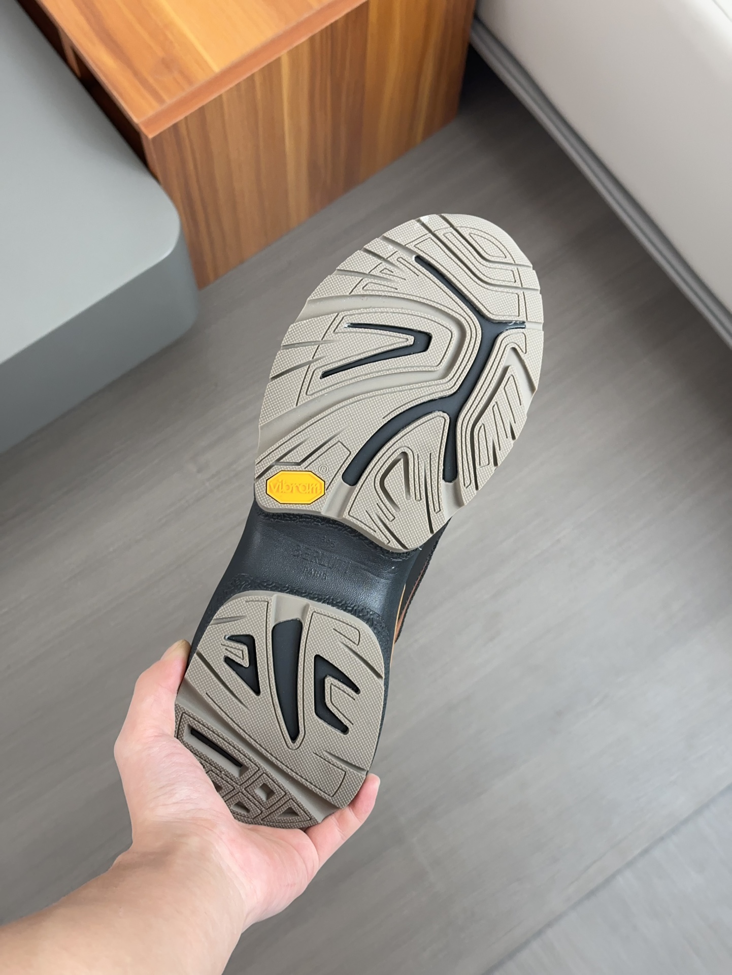 Berluti Skyrunning zapatillas de piel y nailonCosturas decorativas realizadas a manoDetalles de piel