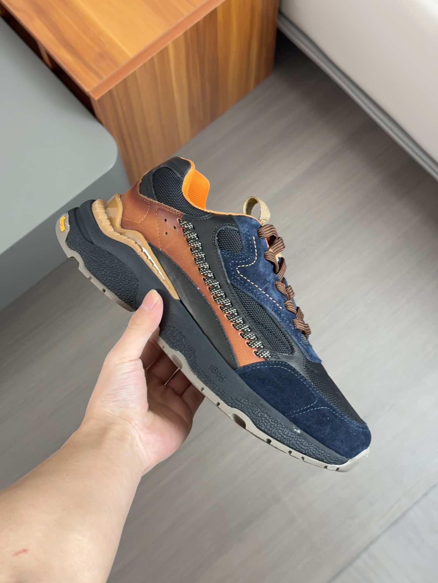 Berluti Skyrunning zapatillas de piel y nailonCosturas decorativas realizadas a manoDetalles de piel