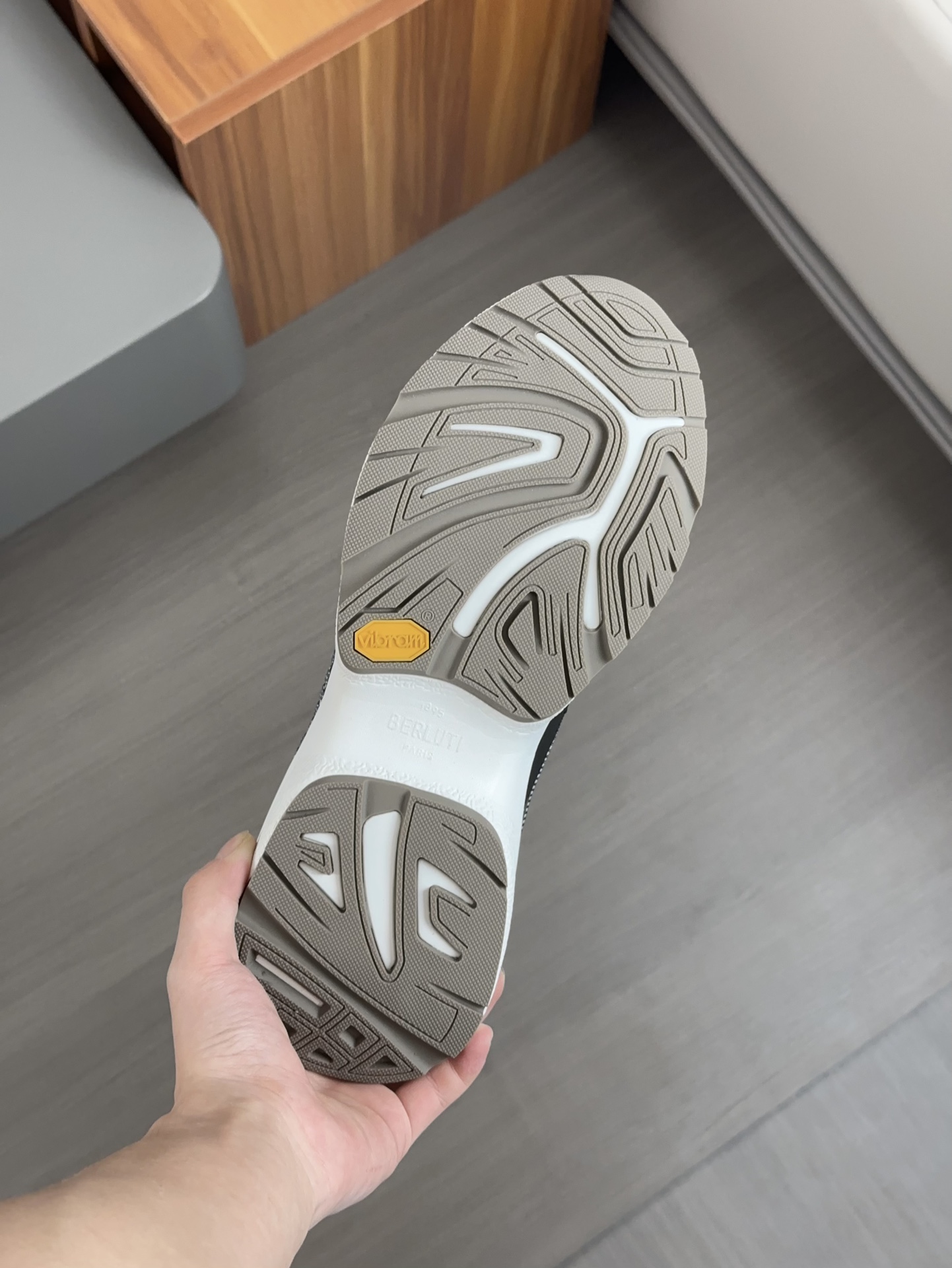 Berluti Skyrunning zapatillas de piel y nailonCosturas decorativas realizadas a manoDetalles de piel