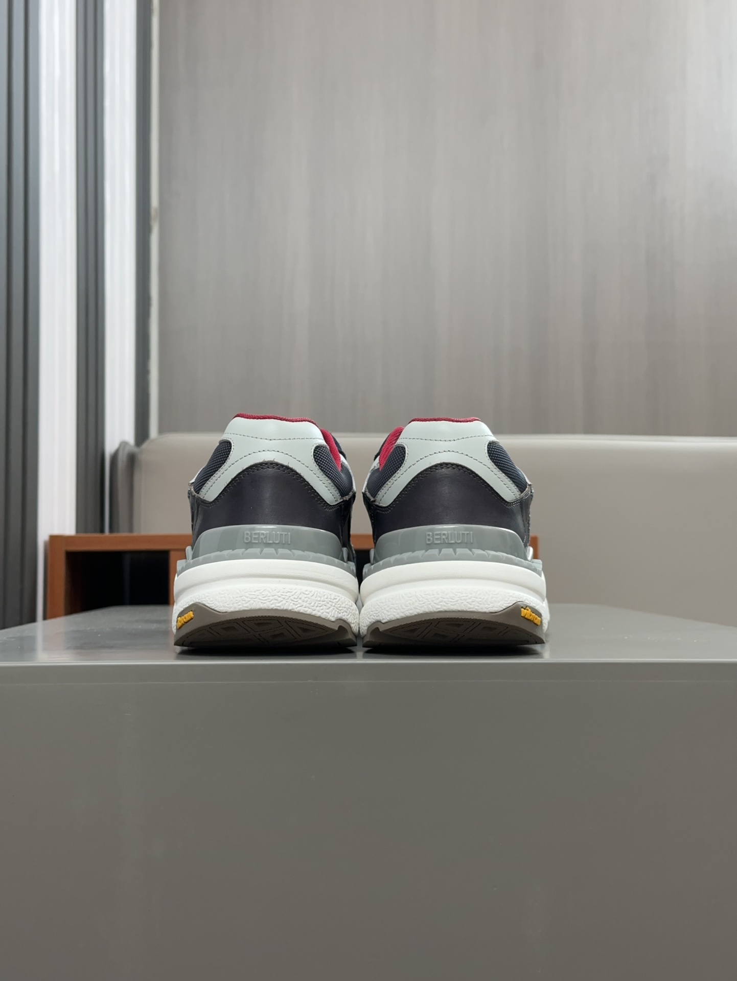 Berluti Skyrunning zapatillas de piel y nailonCosturas decorativas realizadas a manoDetalles de piel