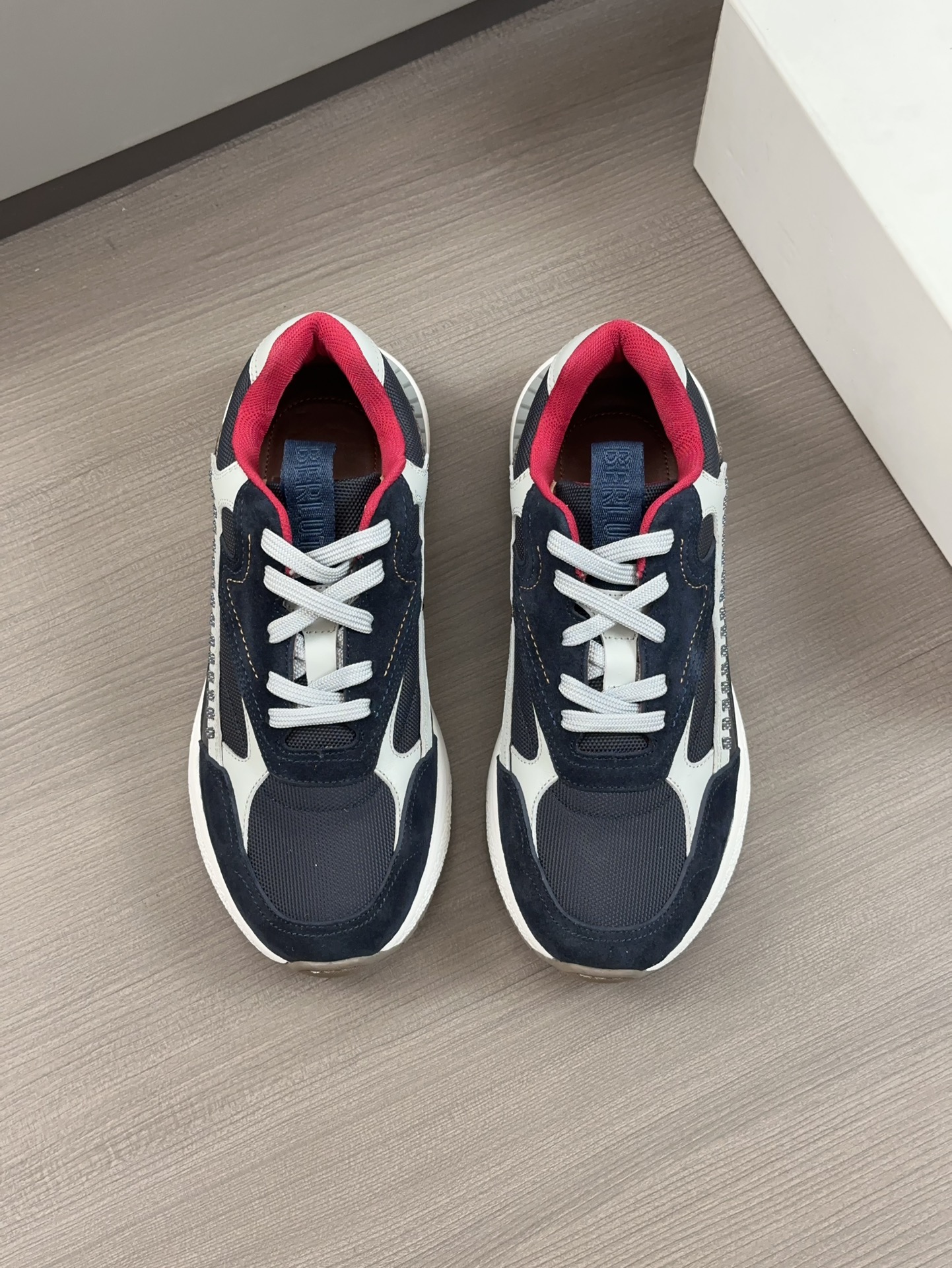 Berluti Skyrunning zapatillas de piel y nailonCosturas decorativas realizadas a manoDetalles de piel