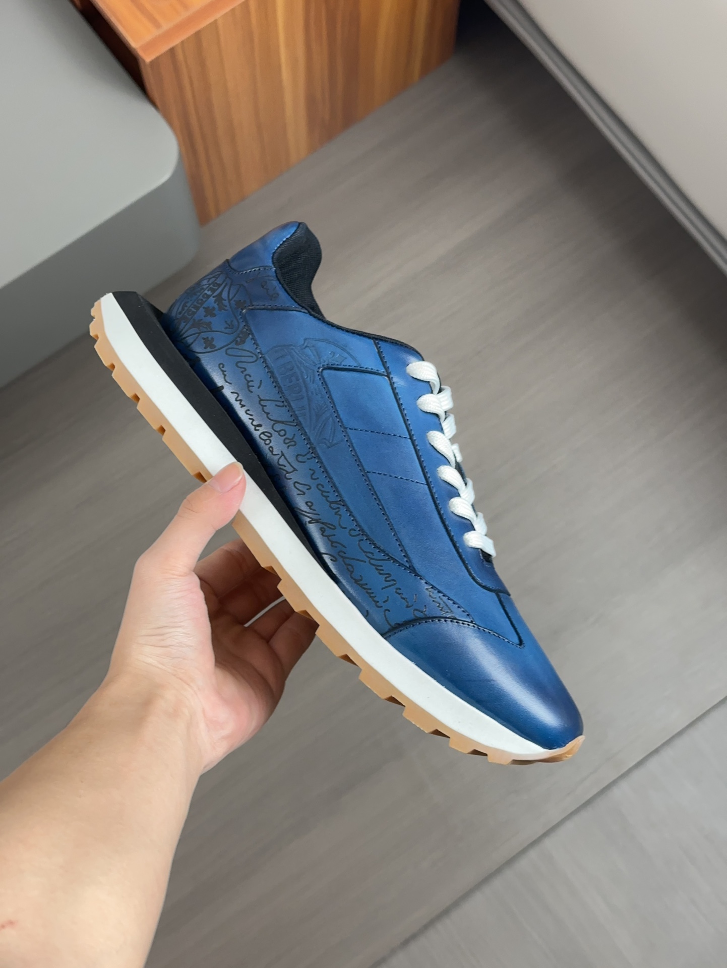 Berluti/Bruti zapatillas deportivas casuales de caña baja, la parte superior de esta versátil zapati
