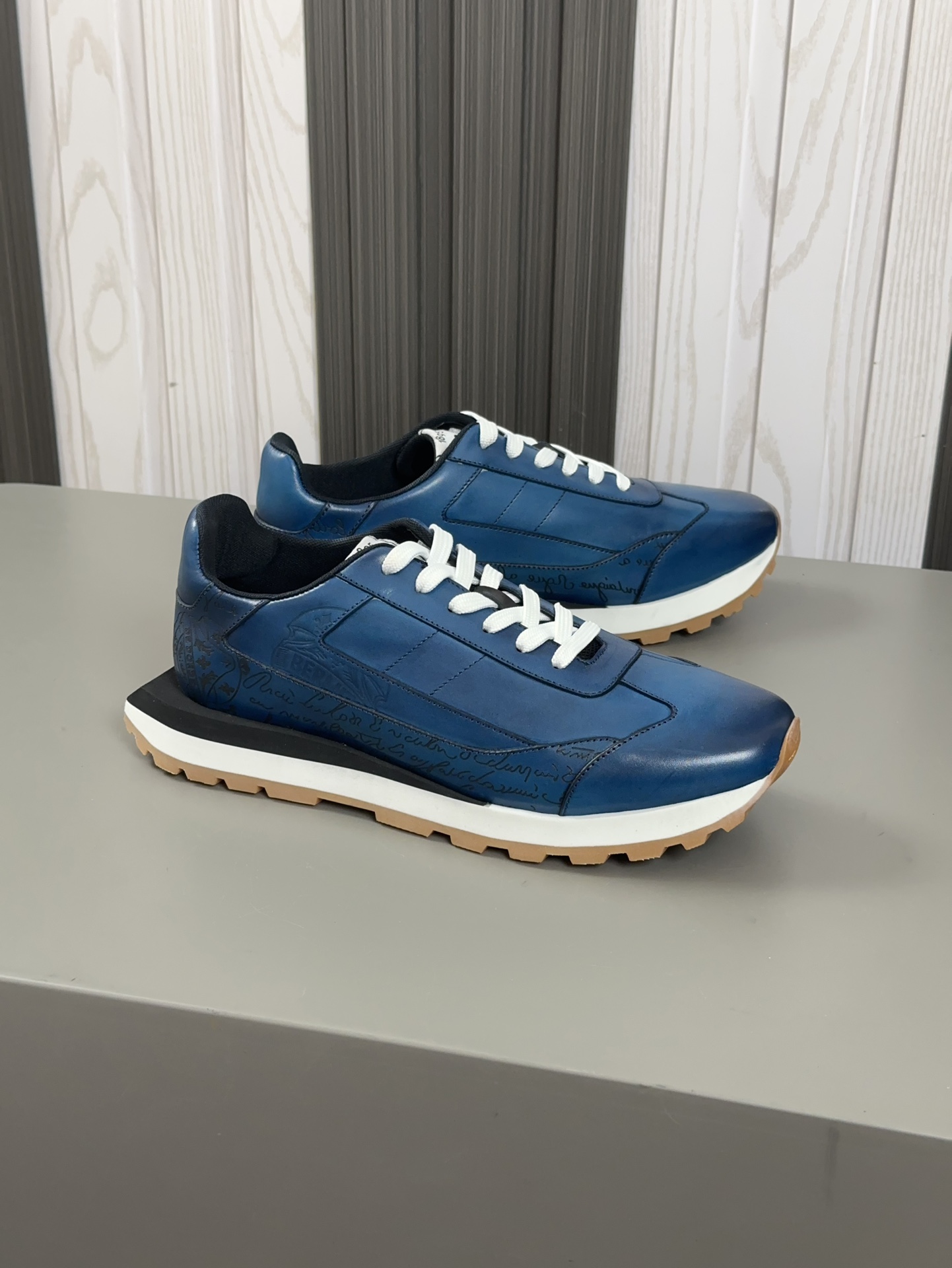 Berluti/Bruti zapatillas deportivas casuales de caña baja, la parte superior de esta versátil zapati