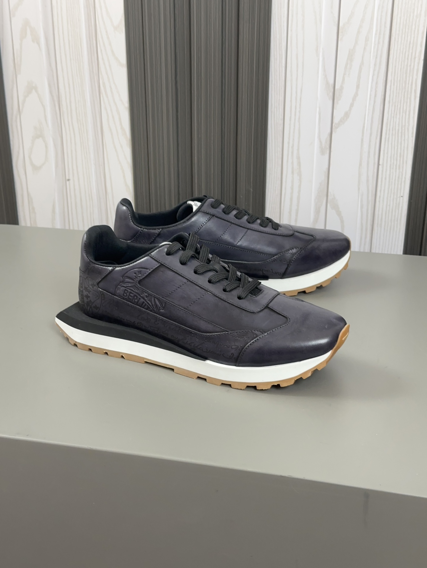 Berluti/Bruti zapatillas deportivas casuales de caña baja, la parte superior de esta versátil zapati
