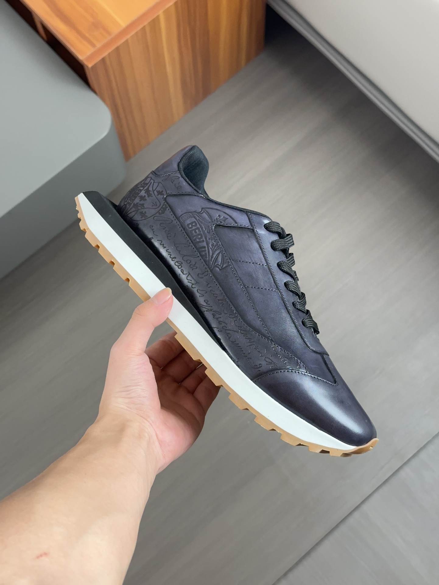 Berluti/Bruti zapatillas deportivas casuales de caña baja, la parte superior de esta versátil zapati