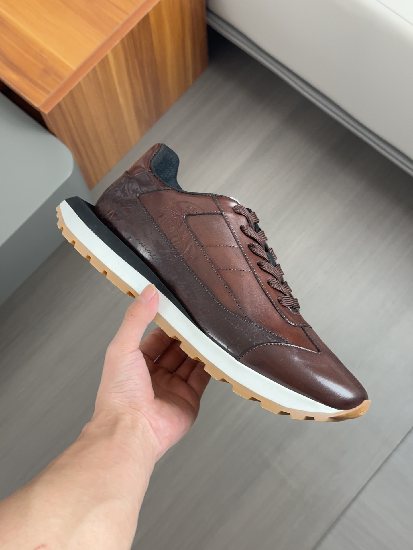 Berluti/Bruti zapatillas deportivas casuales de caña baja, la parte superior de esta versátil zapati