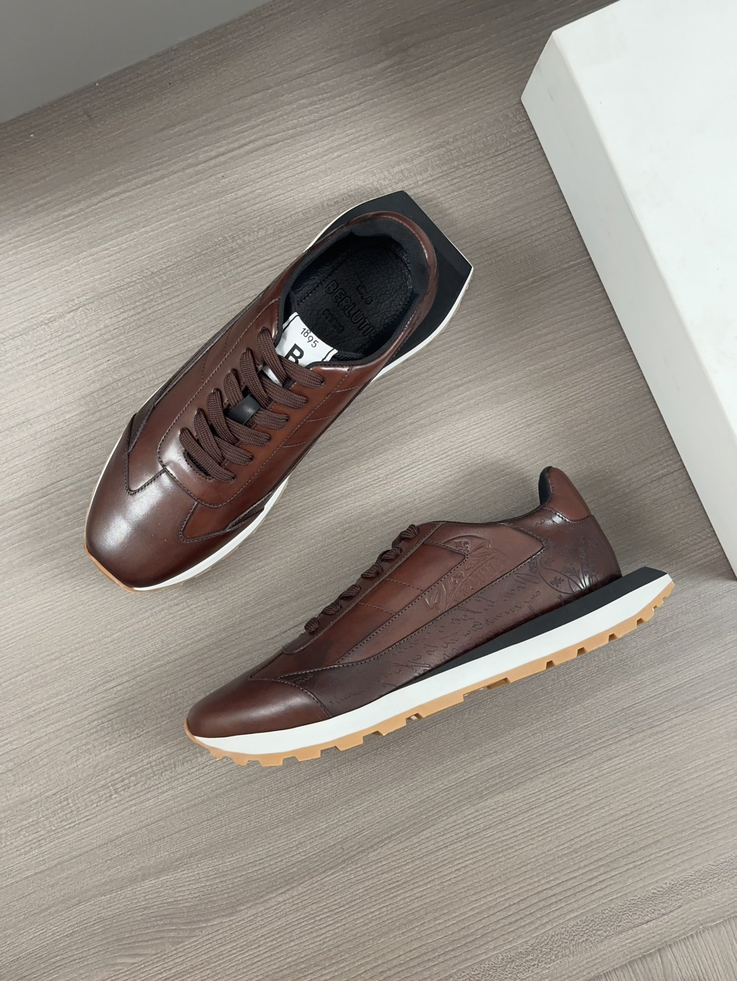 Berluti/Bruti zapatillas deportivas casuales de caña baja, la parte superior de esta versátil zapati