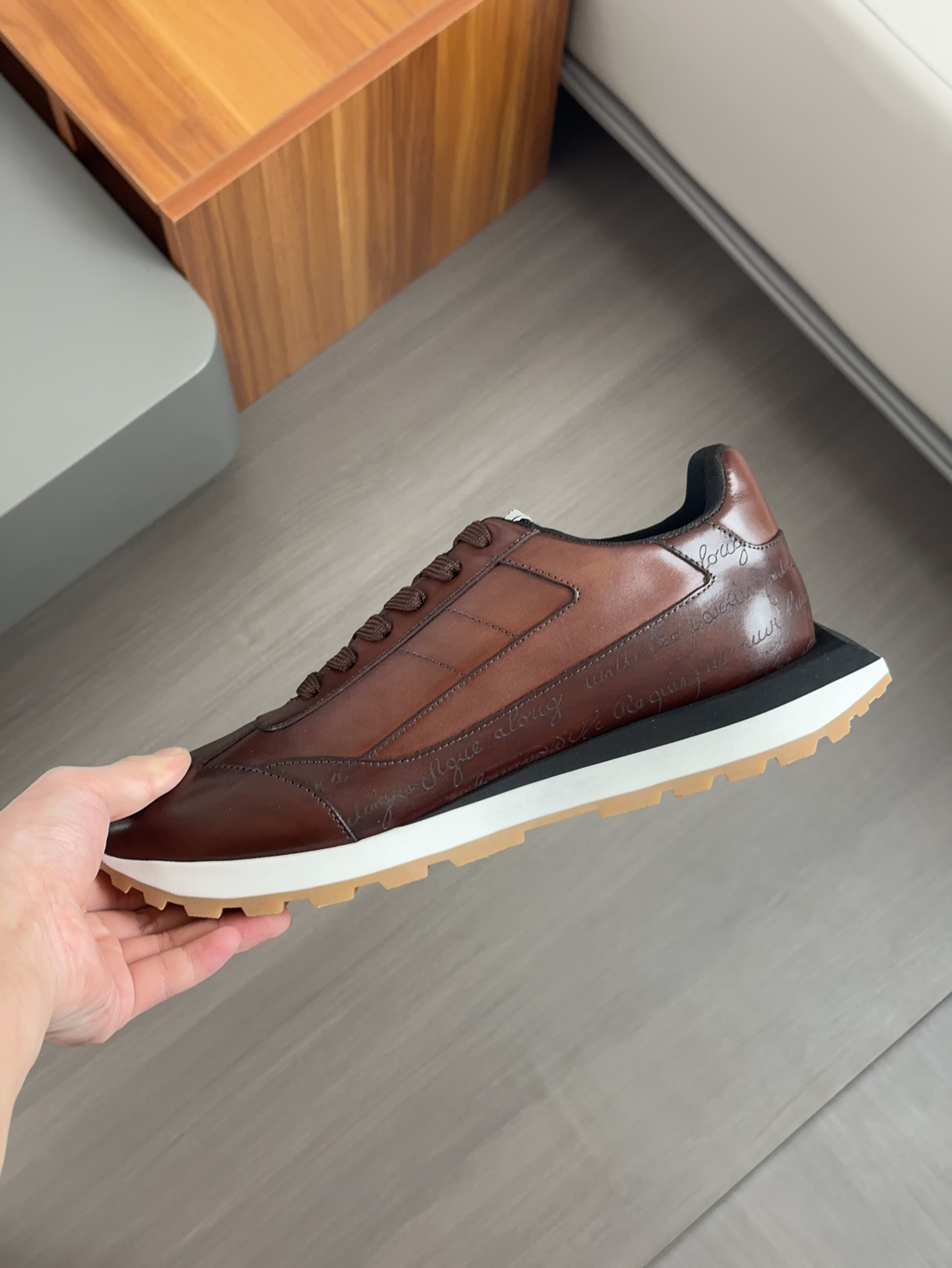 Berluti/Bruti zapatillas deportivas casuales de caña baja, la parte superior de esta versátil zapati