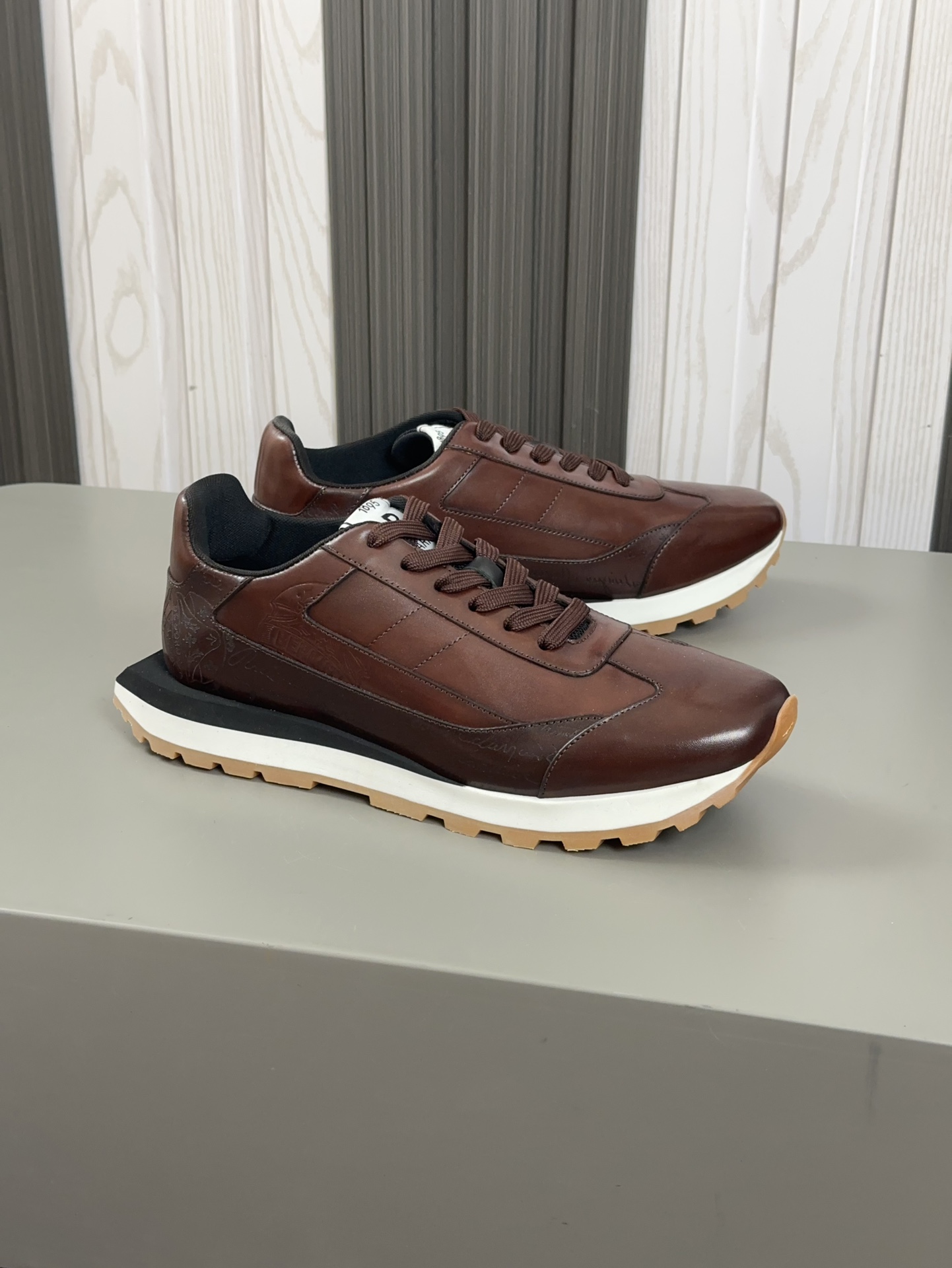 Berluti/Bruti zapatillas deportivas casuales de caña baja, la parte superior de esta versátil zapati
