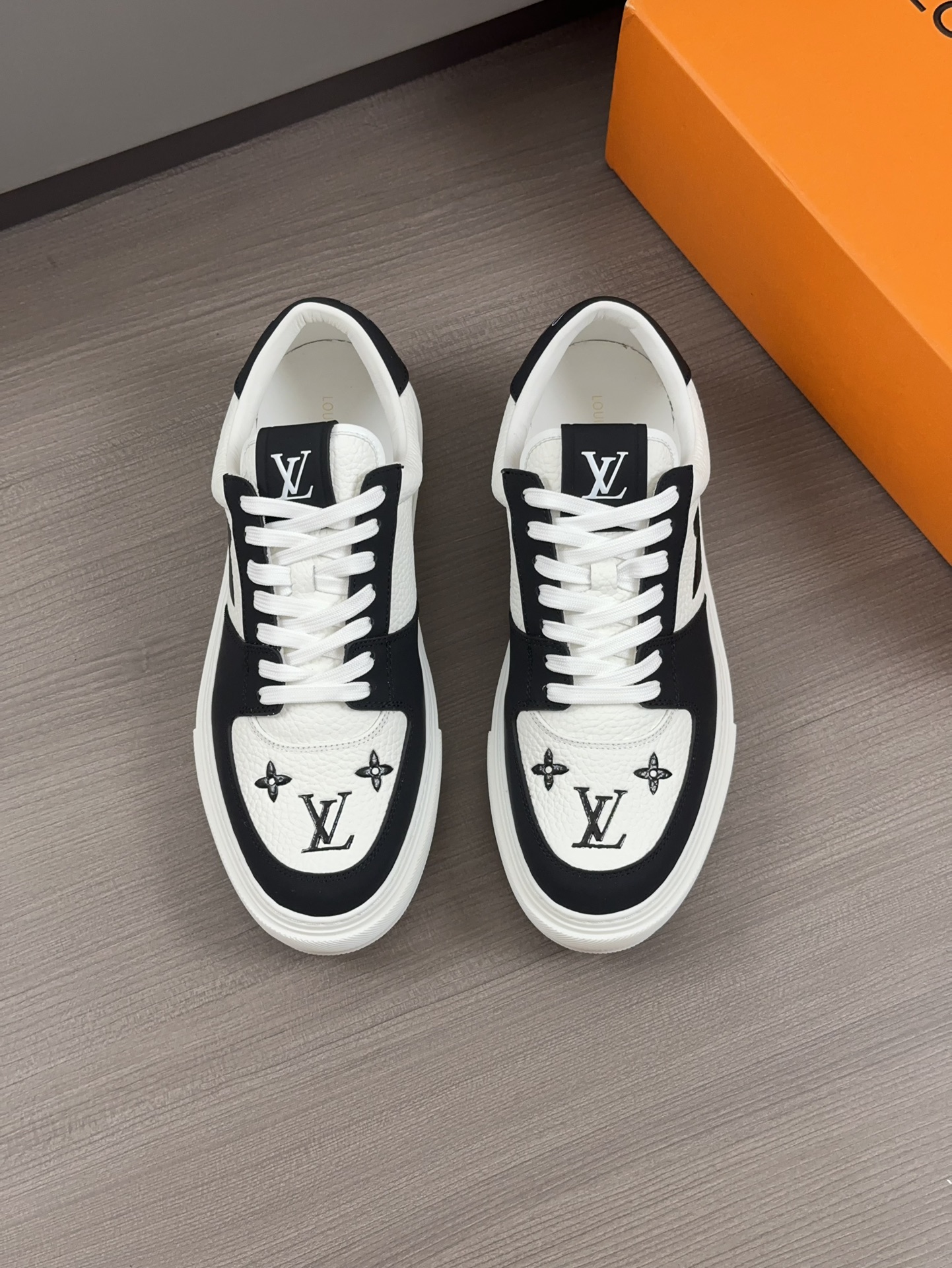 Louis Vuitton Zapatos Zapatillas deportivas Hombres Piel de vaca Cuero Caucho Casual