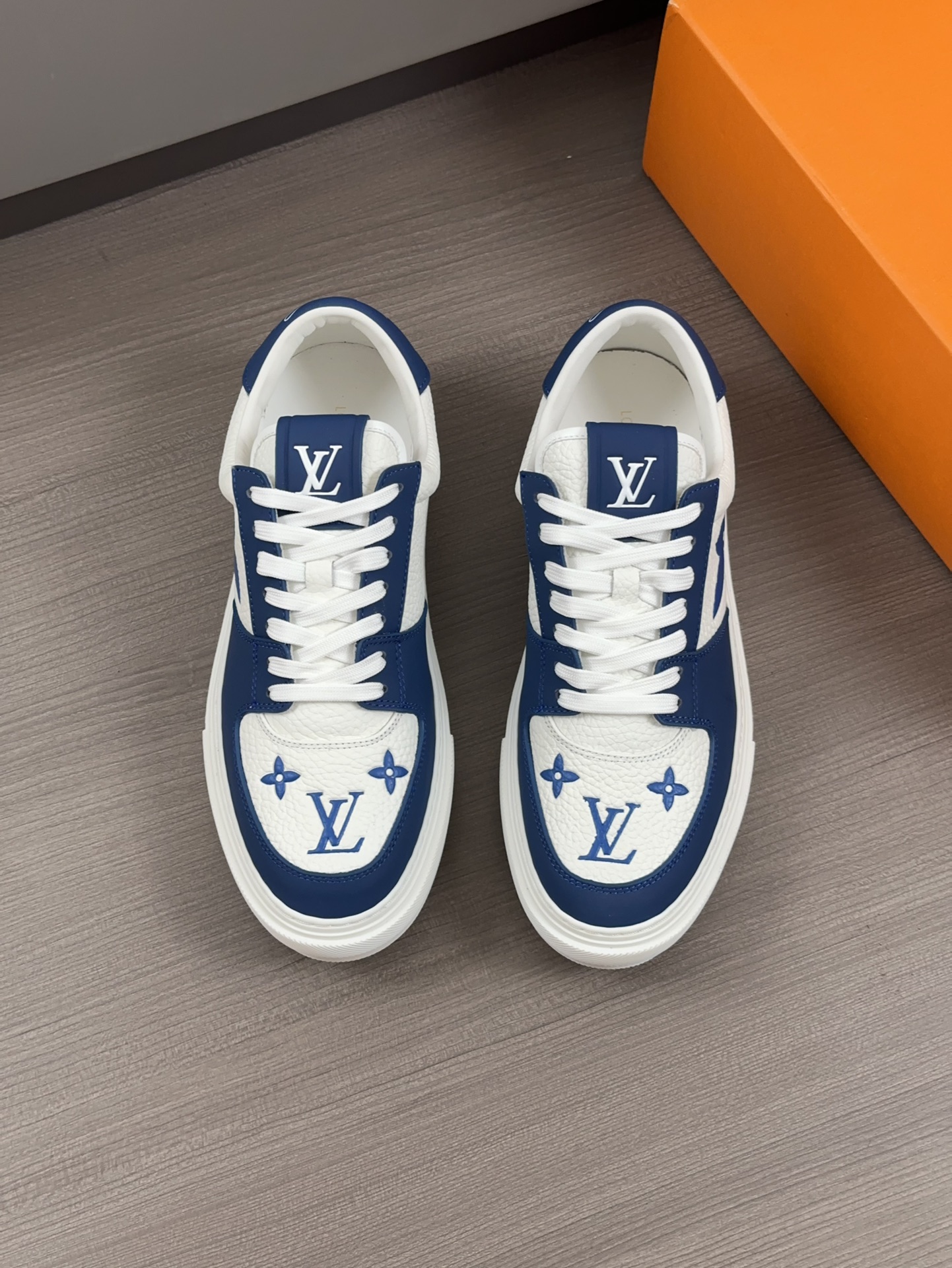 Louis Vuitton Zapatos Zapatillas deportivas Hombres Piel de vaca Cuero Caucho Casual