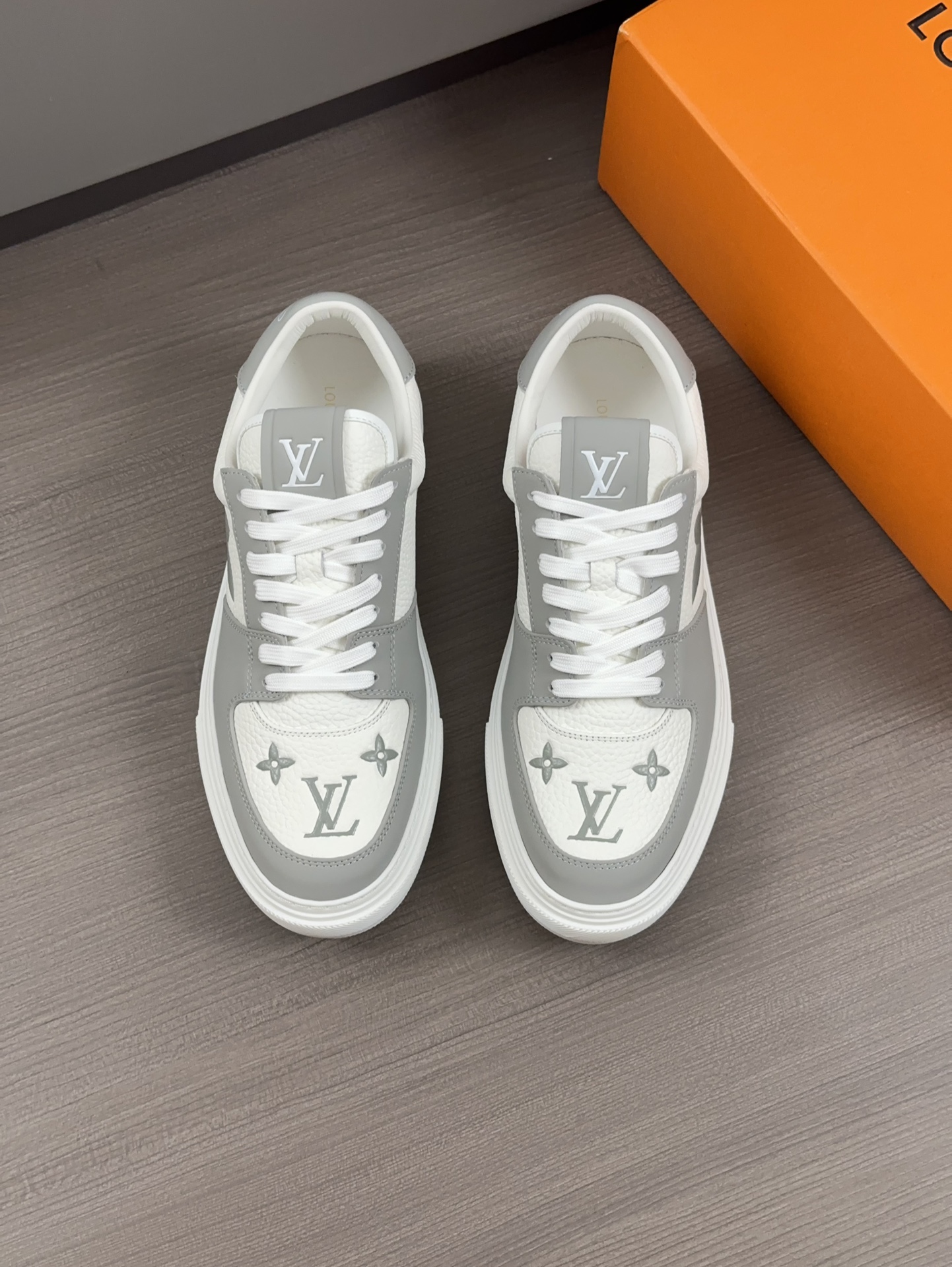 Louis Vuitton Zapatos Zapatillas deportivas Hombres Piel de vaca Cuero Caucho Casual