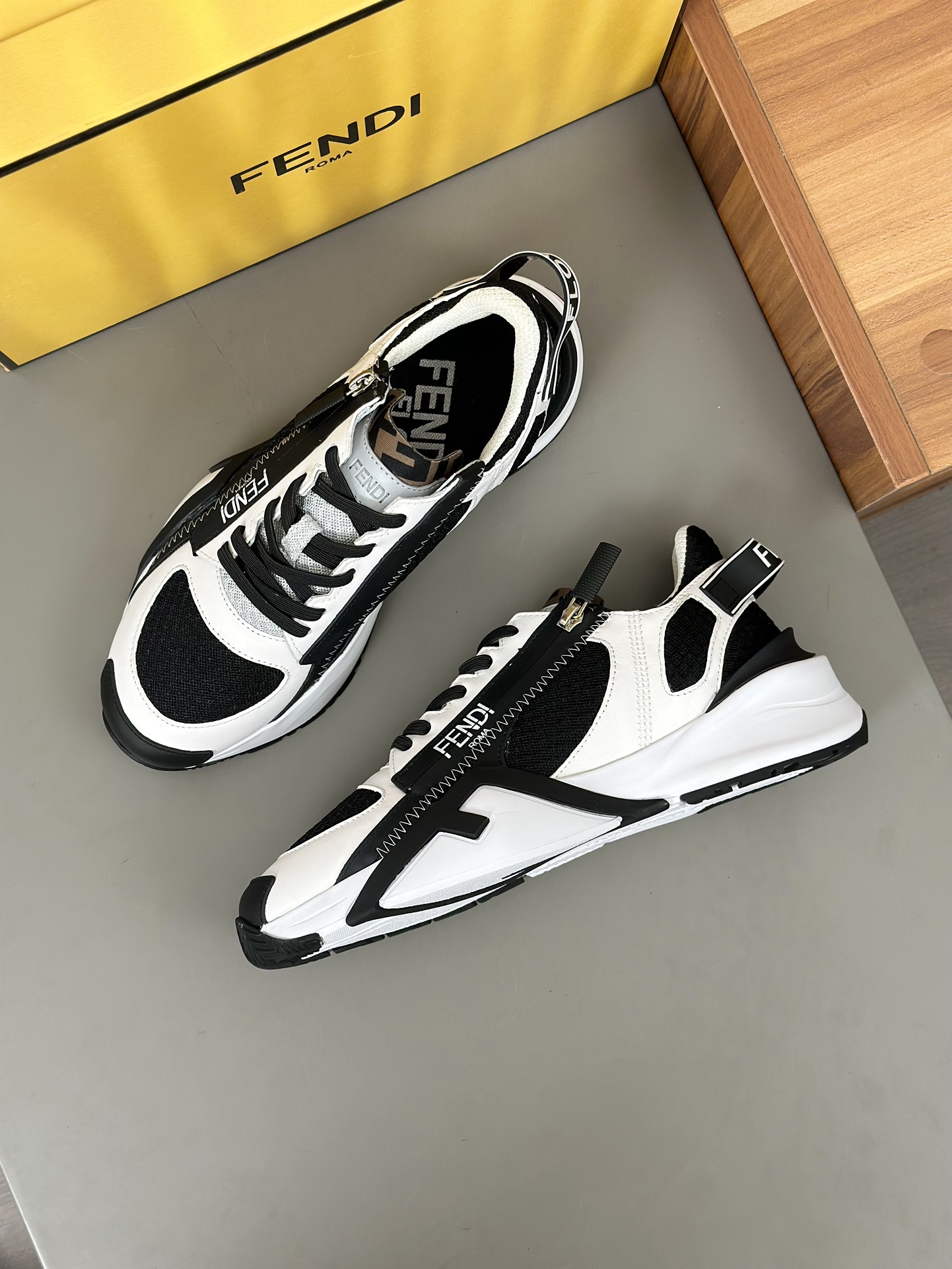 FEND* - Fendi. Zapatillas deportivas casuales Fendi Flow de hombre con tiras elásticas, cremallera l