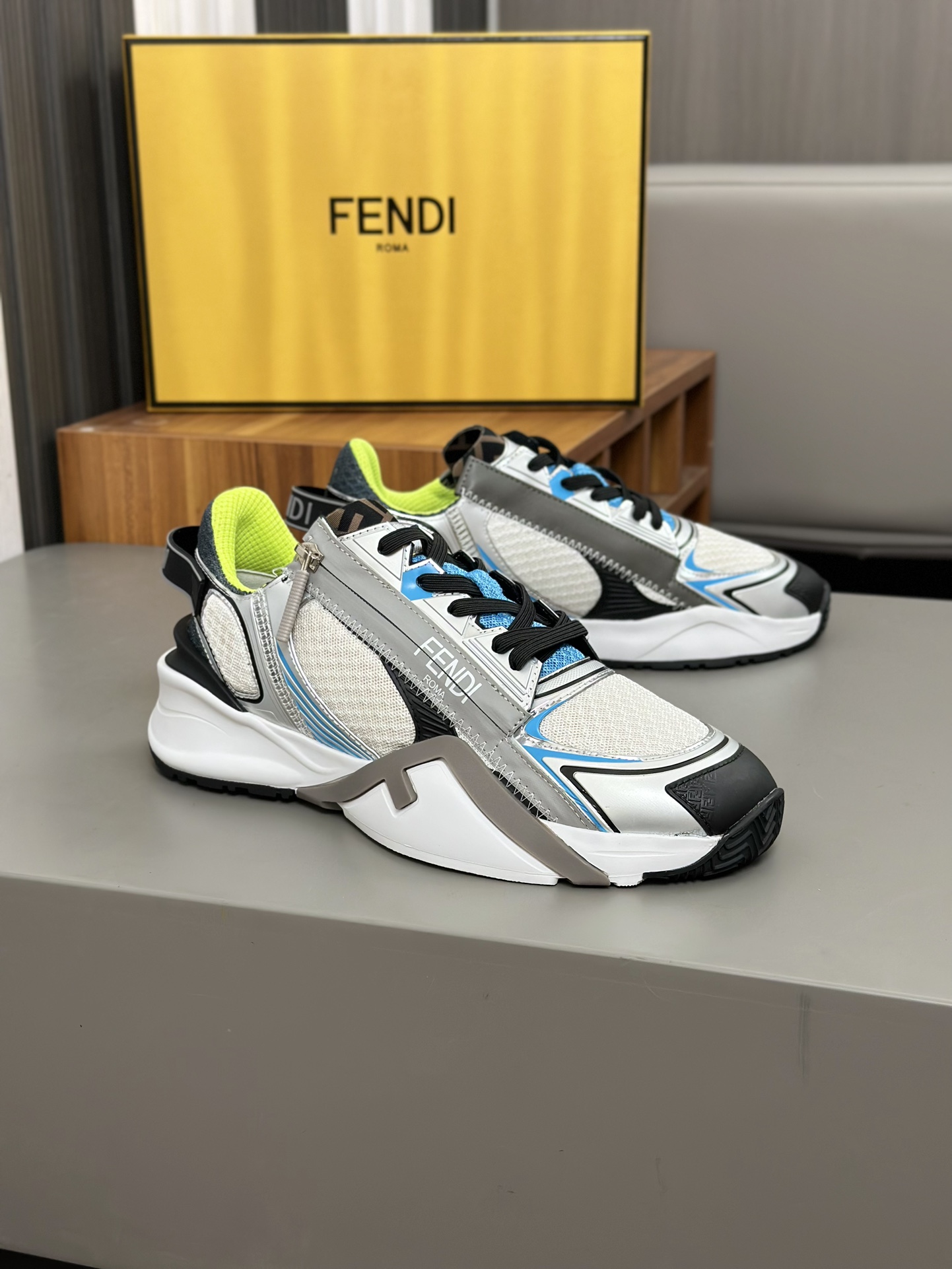 FEND* - Fendi. Zapatillas deportivas casuales Fendi Flow de hombre con tiras elásticas, cremallera l