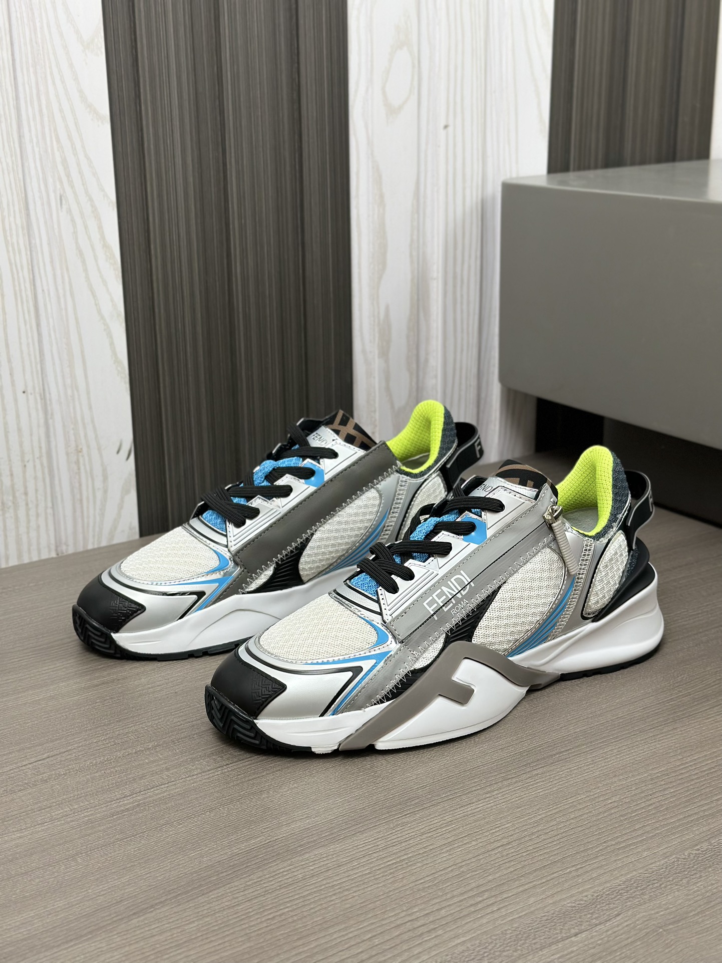 FEND* - Fendi. Zapatillas deportivas casuales Fendi Flow de hombre con tiras elásticas, cremallera l