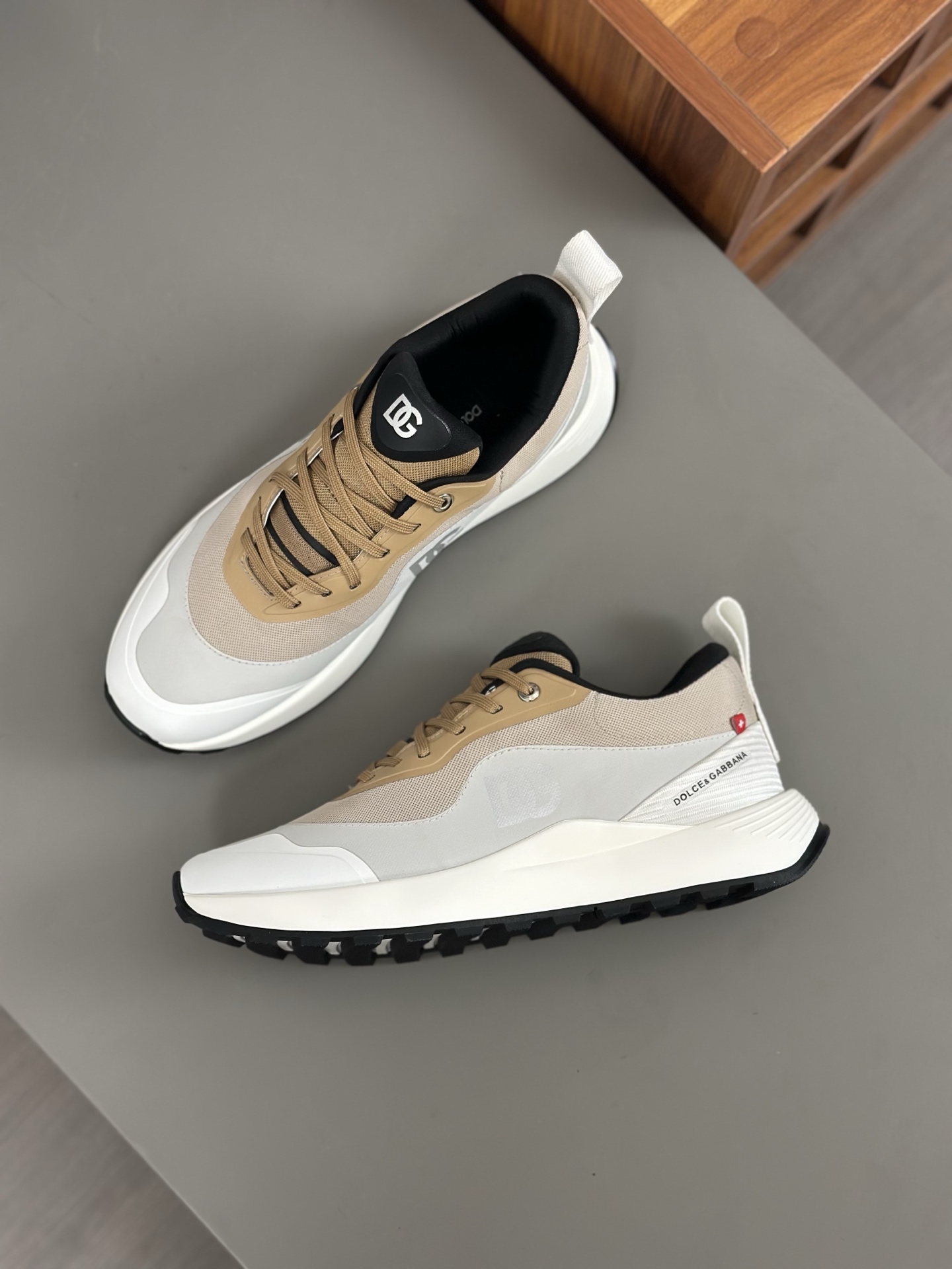 --Nuevo--Dolce&Gabbana--DG de gama alta de los hombres zapatos deportivo-casual. Mostrador superior 