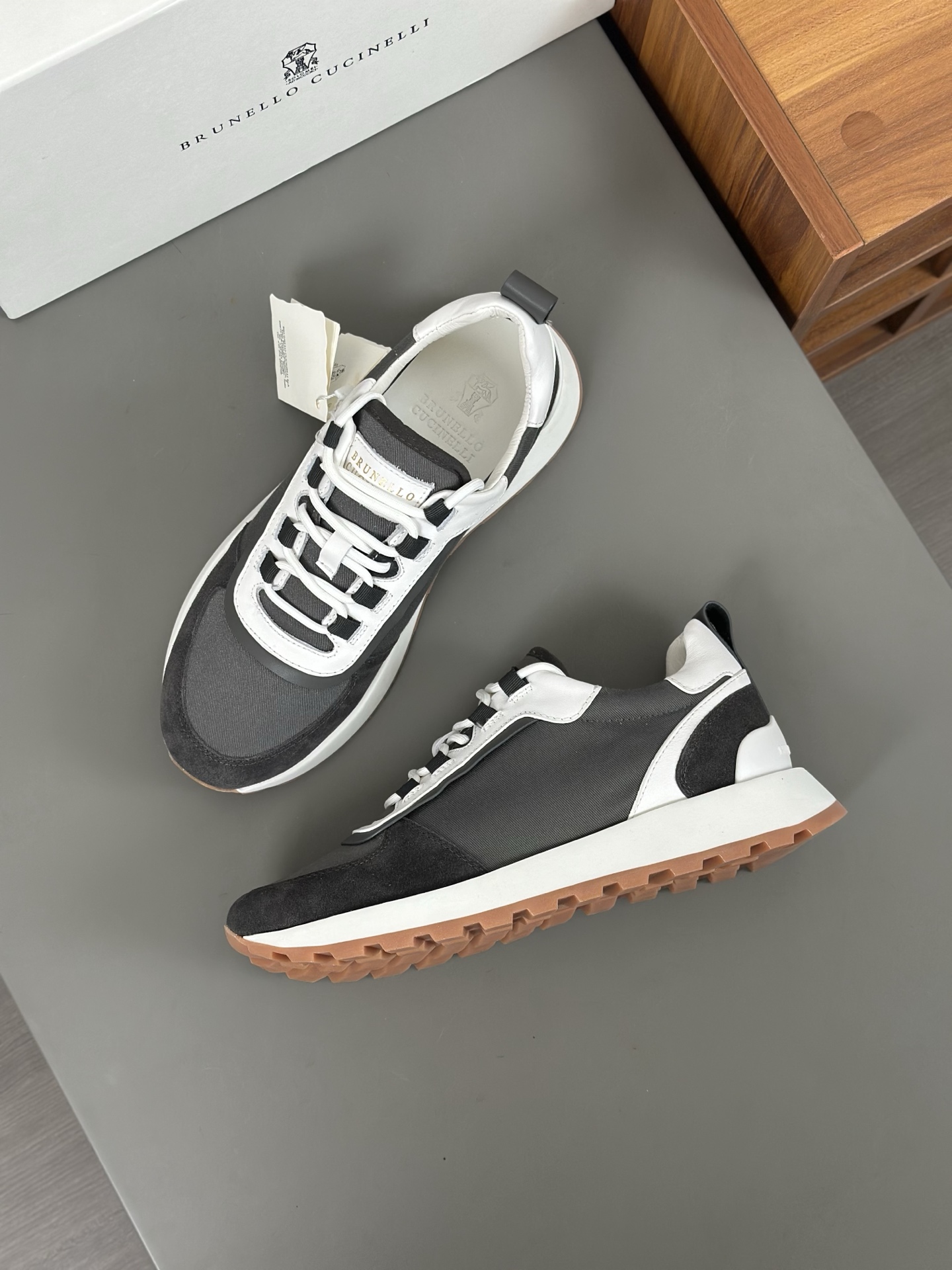 Brunello Cucinelli 2025 ss primavera y verano nuevos zapatos de los hombres a que se refiere (BC) Es