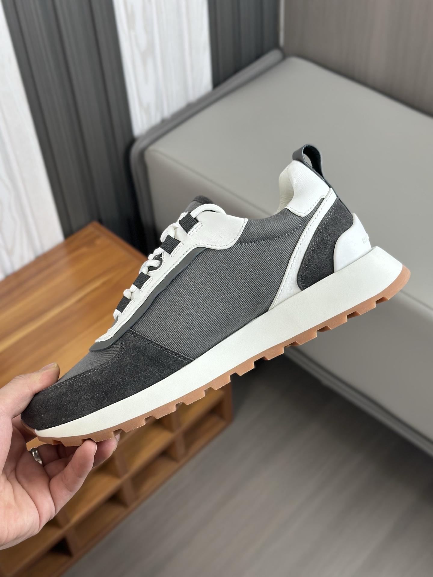 Brunello Cucinelli 2025 ss primavera y verano nuevos zapatos de los hombres a que se refiere (BC) Es