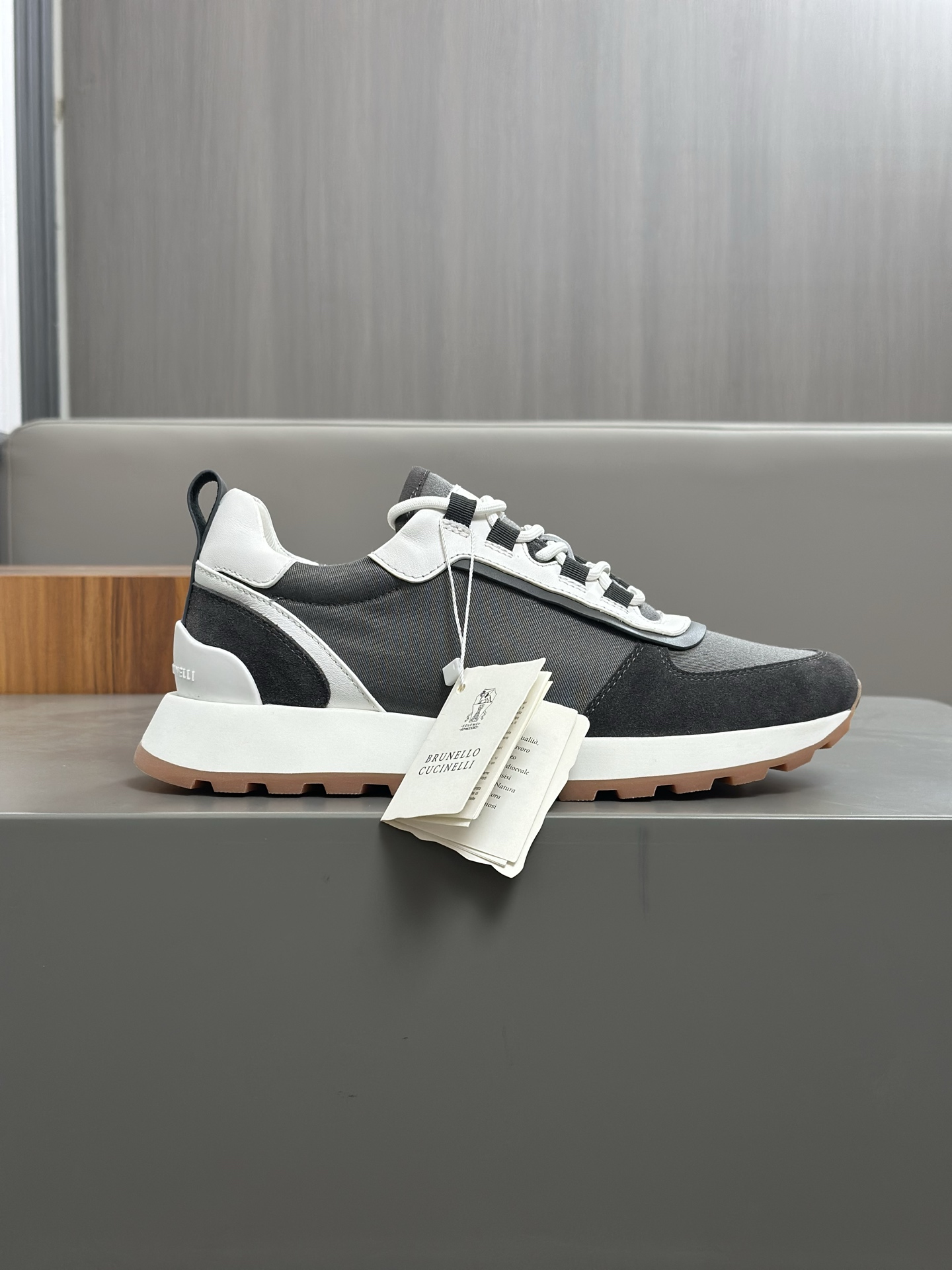 Brunello Cucinelli 2025 ss primavera y verano nuevos zapatos de los hombres a que se refiere (BC) Es