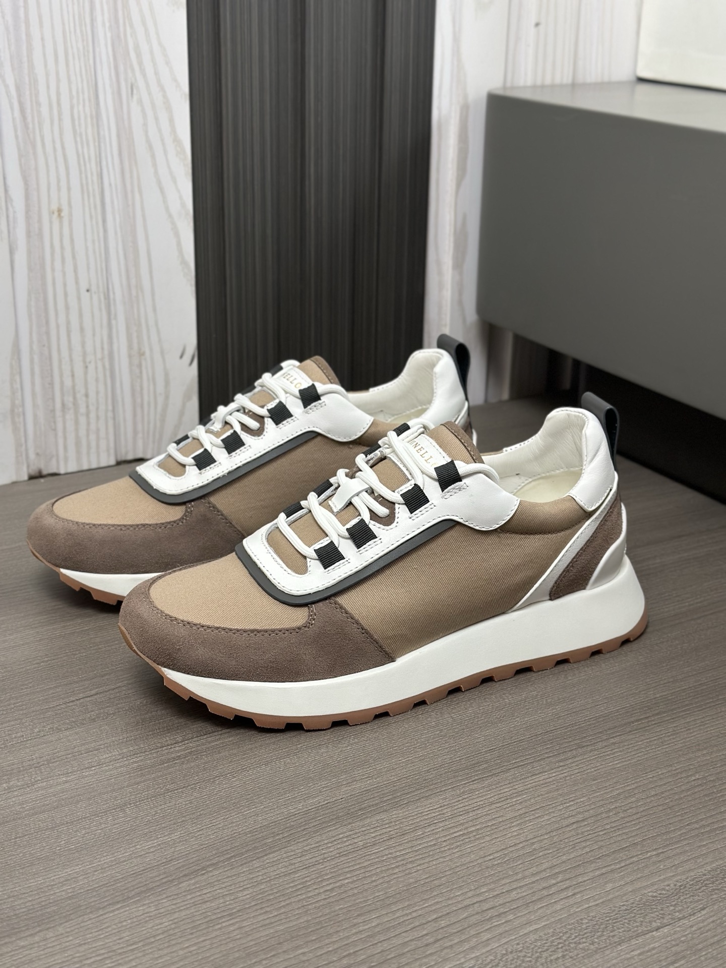 Brunello Cucinelli 2025 ss primavera y verano nuevos zapatos de los hombres a que se refiere (BC) Es