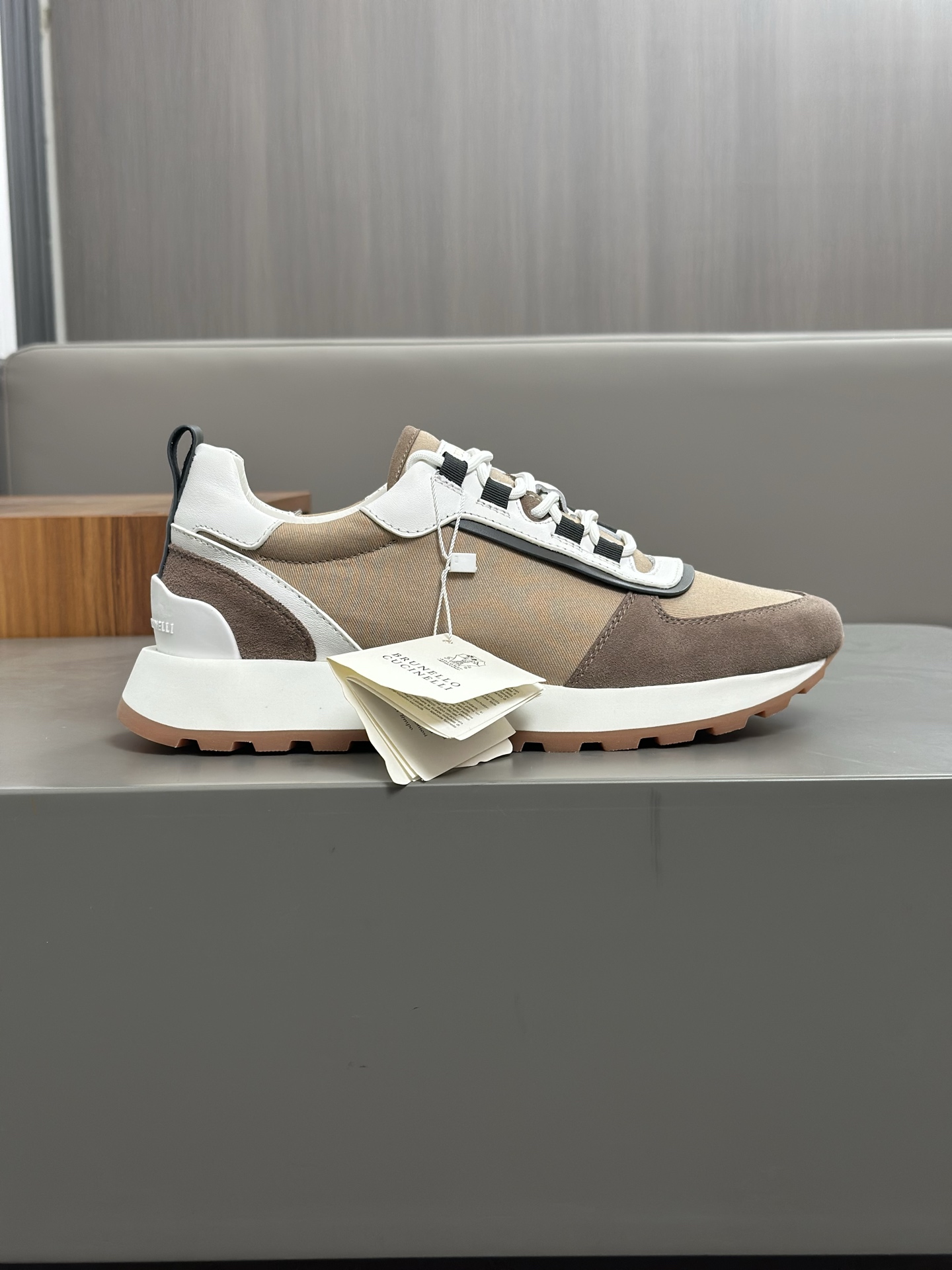 Brunello Cucinelli 2025 ss primavera y verano nuevos zapatos de los hombres a que se refiere (BC) Es