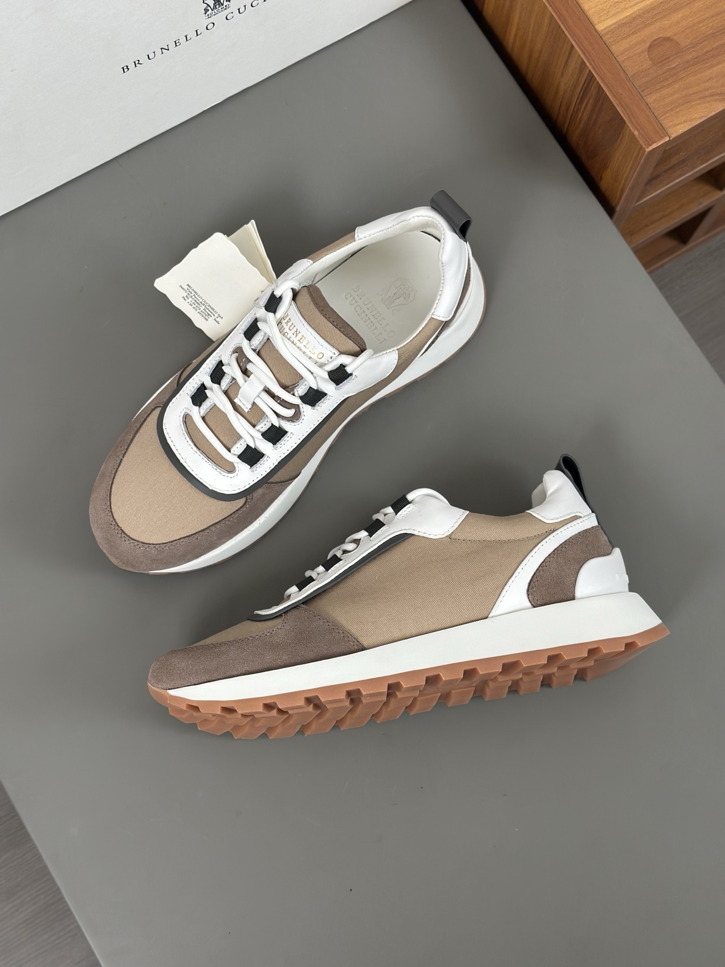 Brunello Cucinelli 2025 ss primavera y verano nuevos zapatos de los hombres a que se refiere (BC) Es