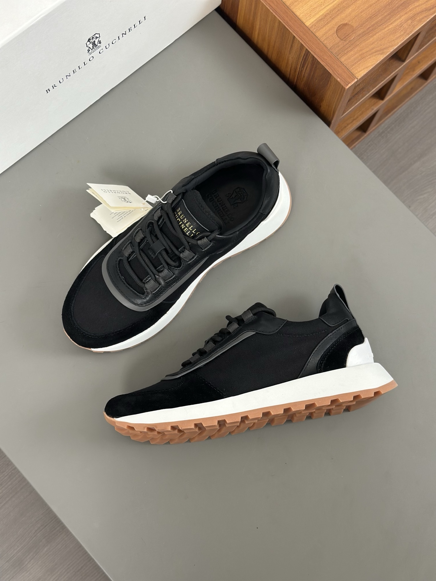 Brunello Cucinelli 2025 ss primavera y verano nuevos zapatos de los hombres a que se refiere (BC) Es