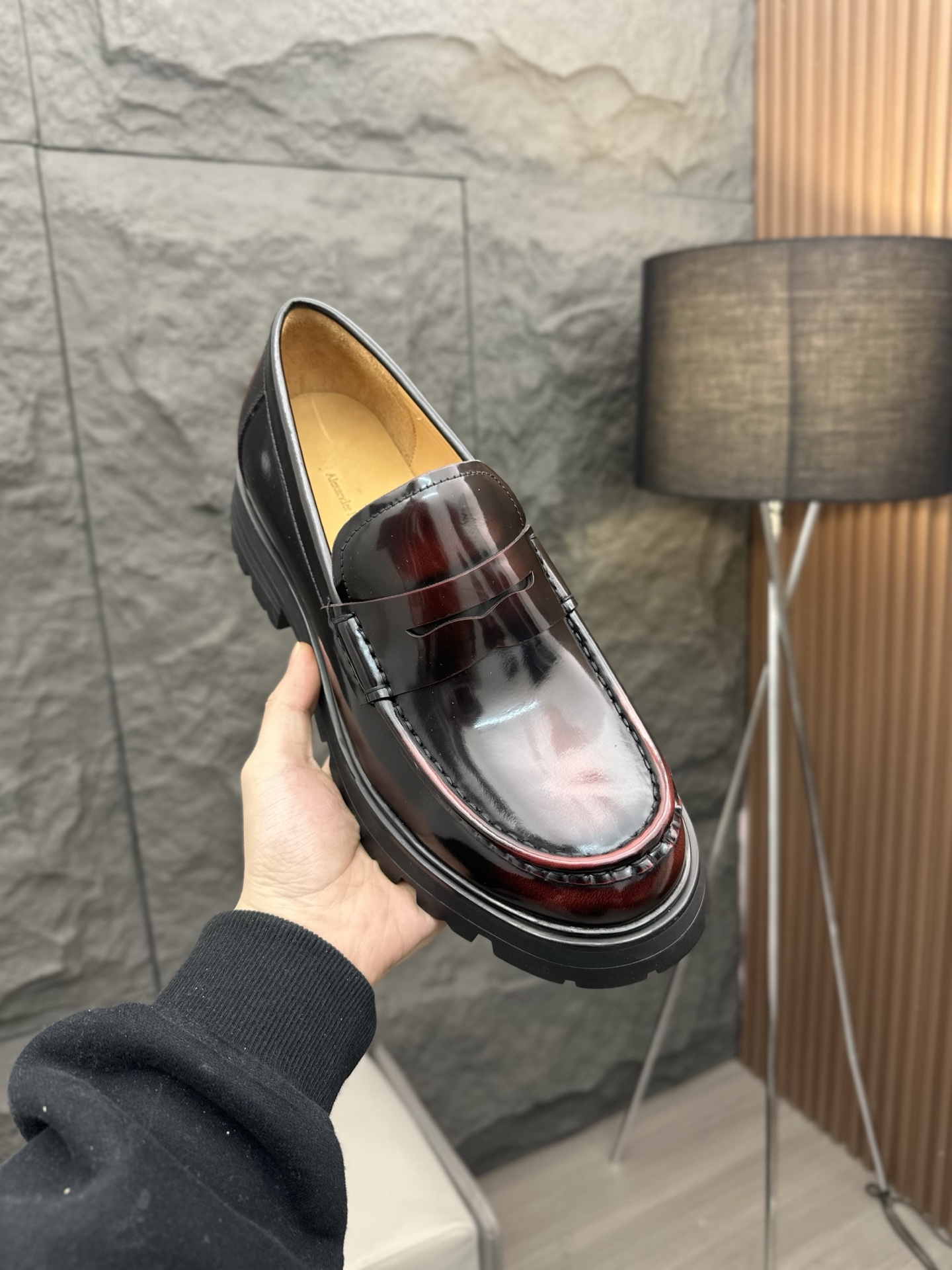 - Nuevo - MQ McQueen 2025 nuevos zapatos derby de cuero para hombre, compró la réplica exacta origin