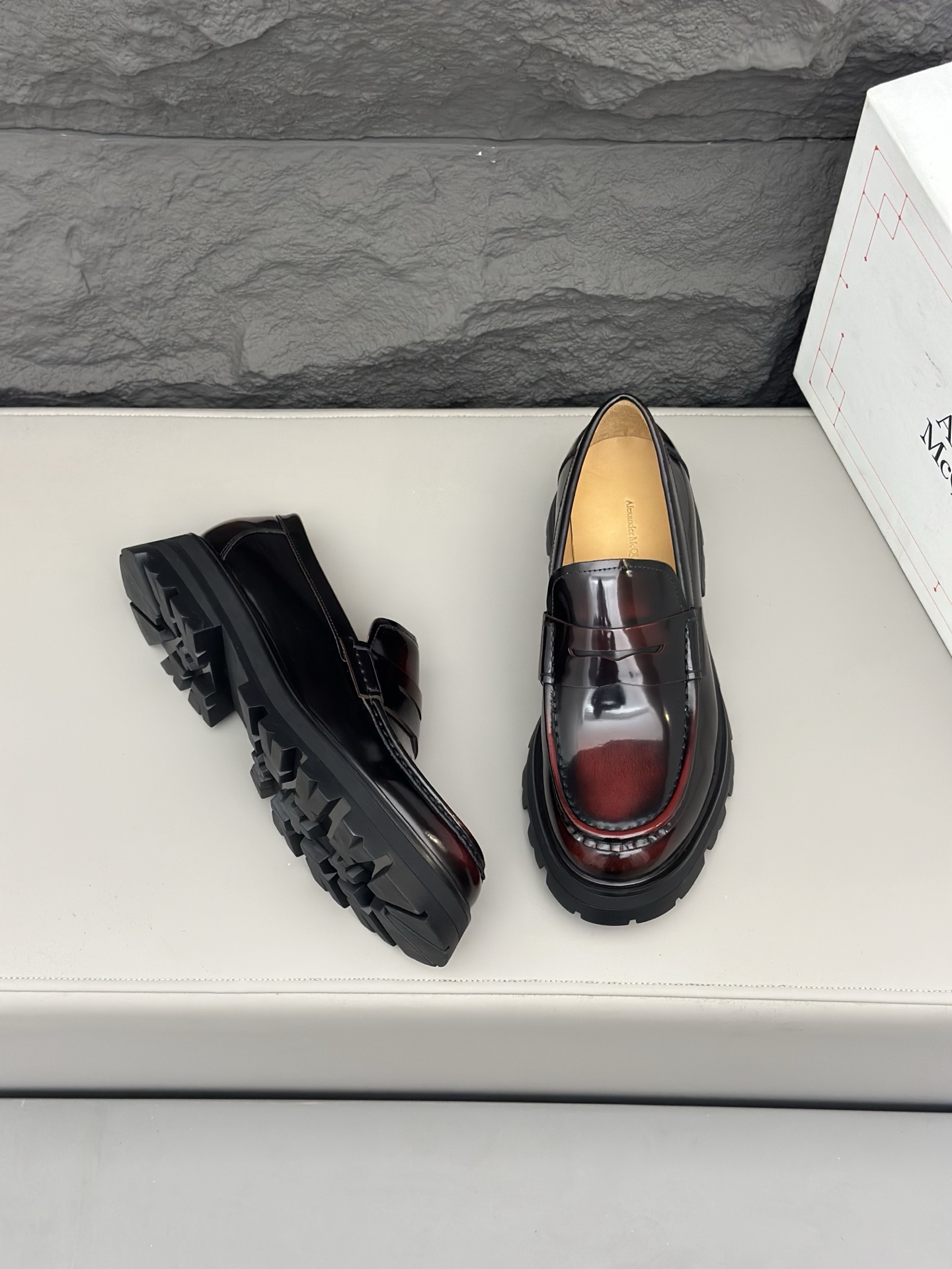 - Nuevo - MQ McQueen 2025 nuevos zapatos derby de cuero para hombre, compró la réplica exacta origin