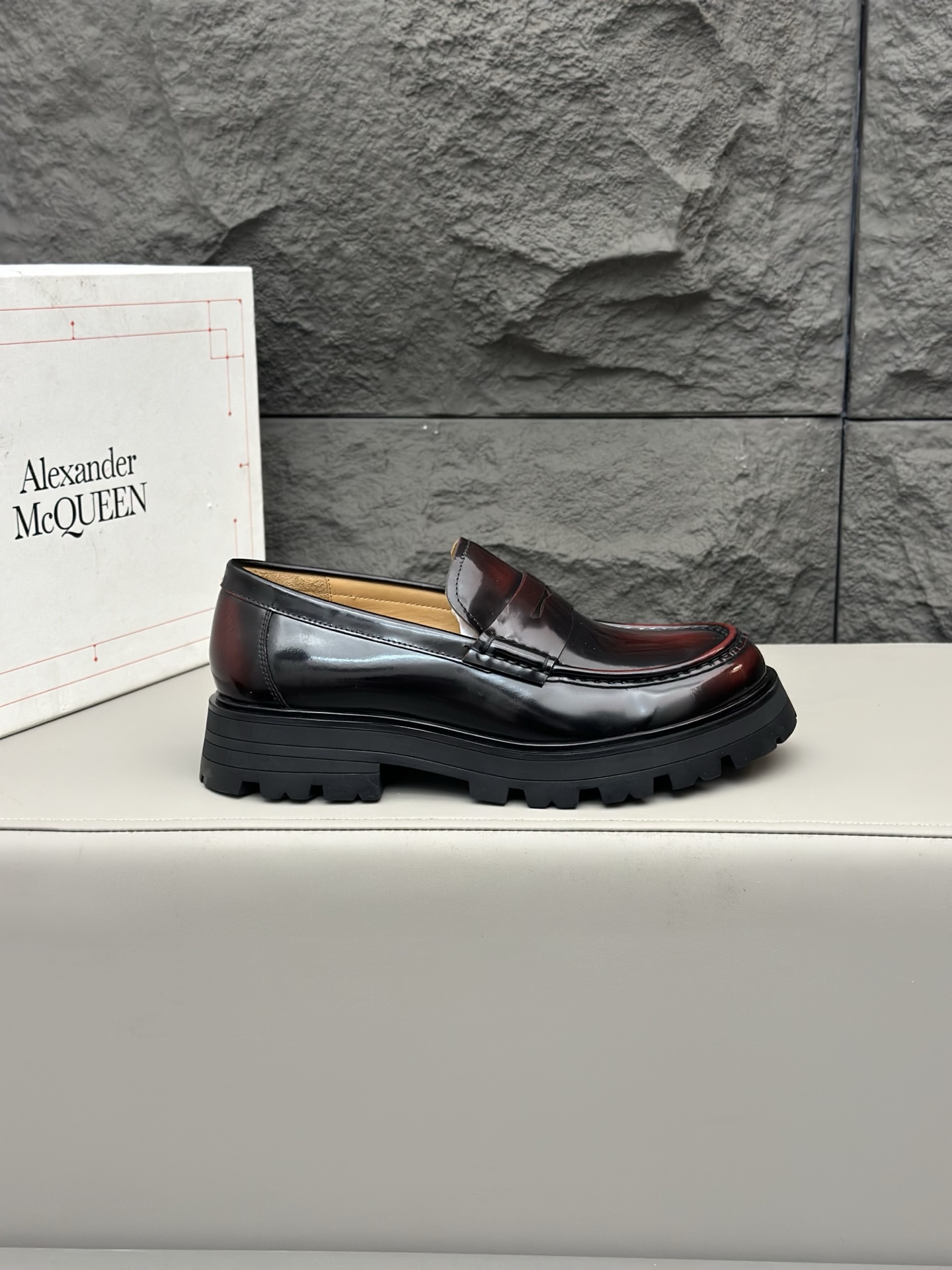 - Nuevo - MQ McQueen 2025 nuevos zapatos derby de cuero para hombre, compró la réplica exacta origin