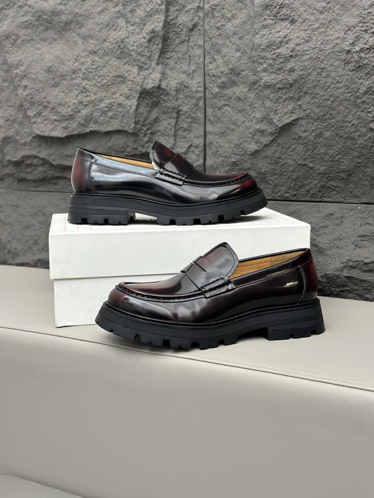 - Nuevo - MQ McQueen 2025 nuevos zapatos derby de cuero para hombre, compró la réplica exacta origin