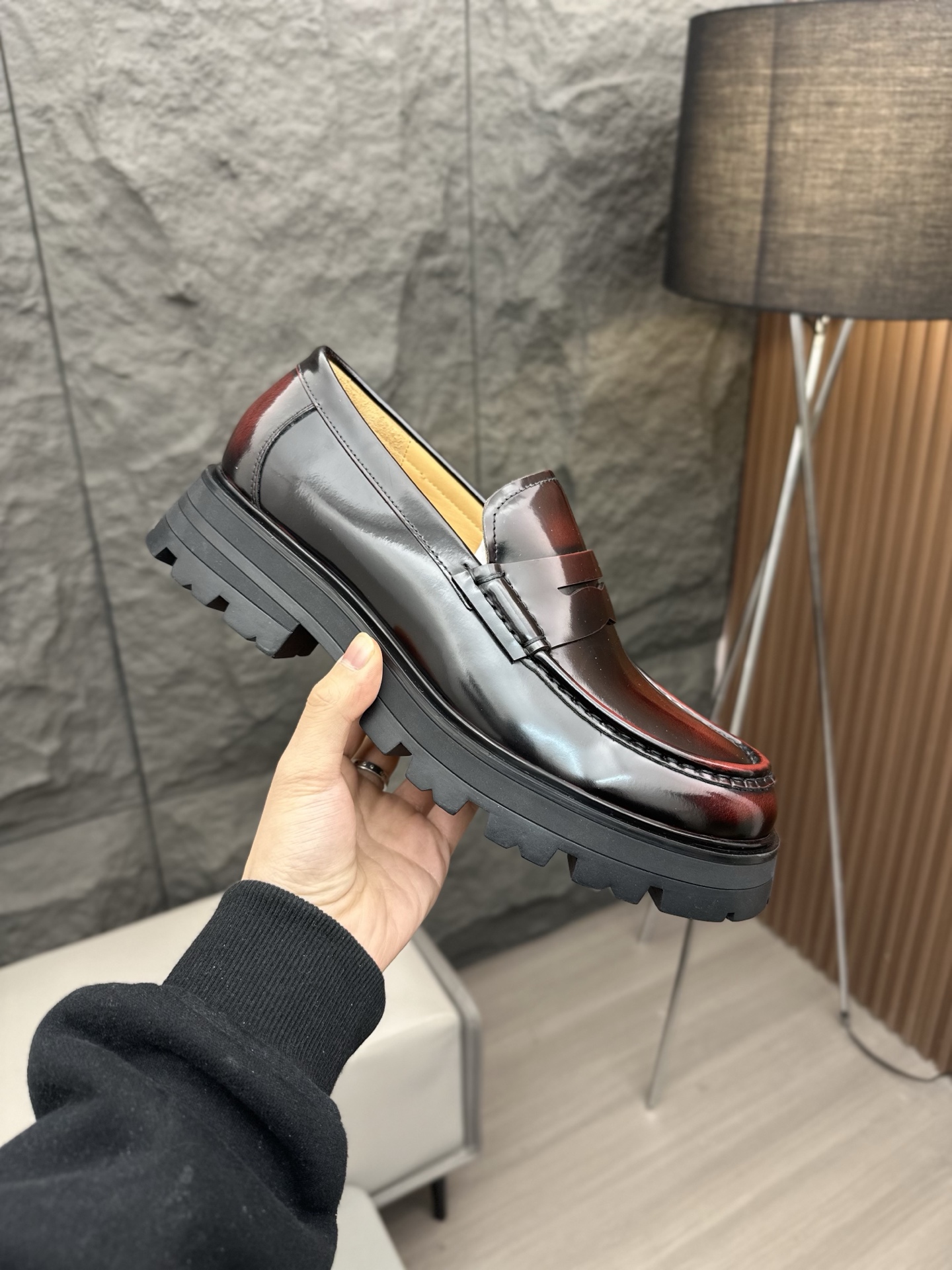 - Nuevo - MQ McQueen 2025 nuevos zapatos derby de cuero para hombre, compró la réplica exacta origin