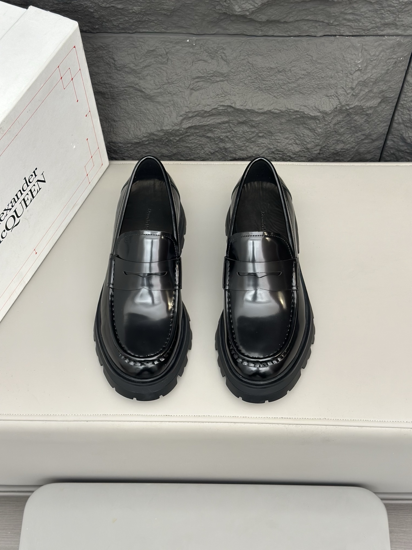 - Nuevo - MQ McQueen 2025 nuevos zapatos derby de cuero para hombre, compró la réplica exacta origin