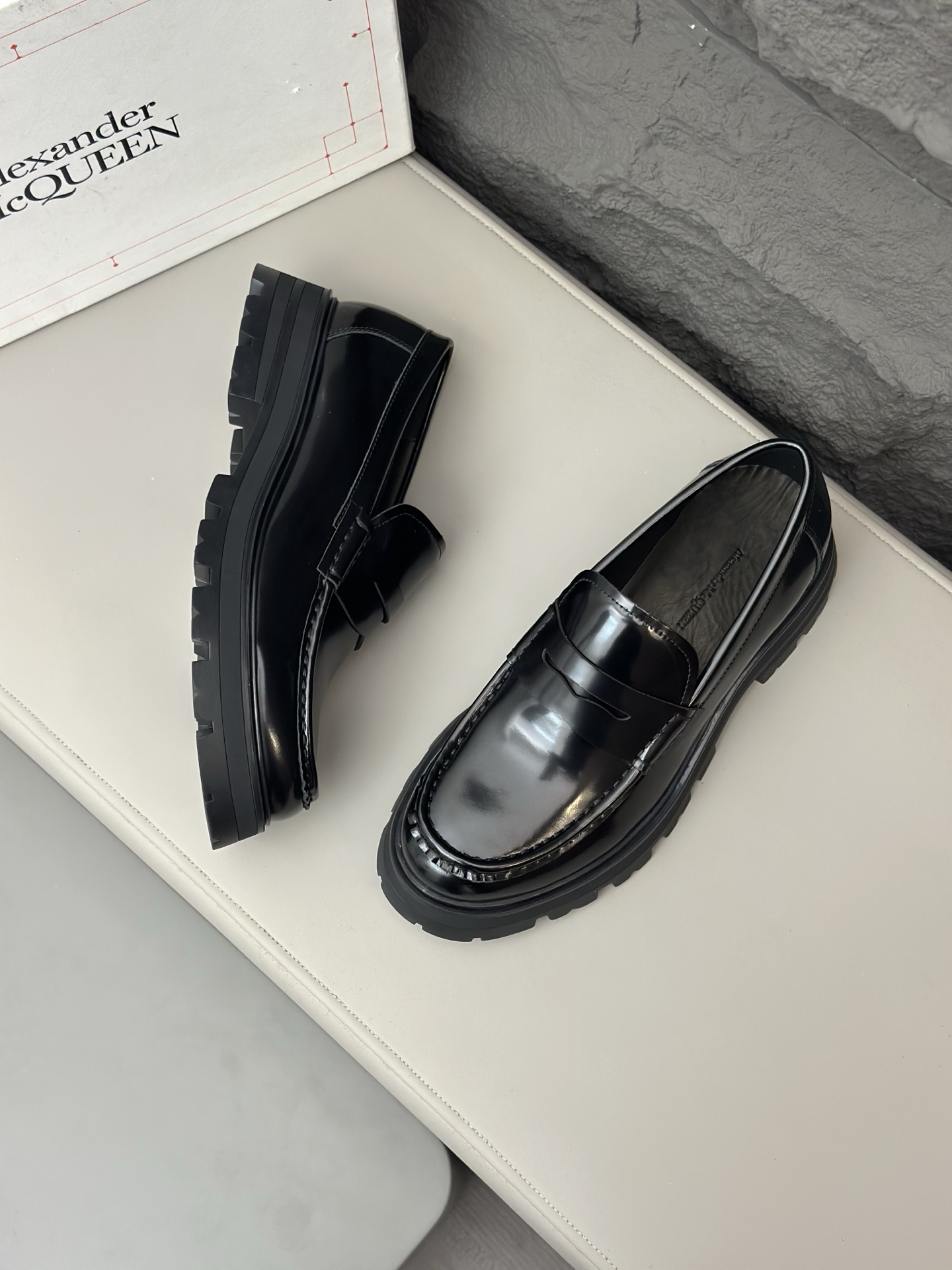 - Nuevo - MQ McQueen 2025 nuevos zapatos derby de cuero para hombre, compró la réplica exacta origin