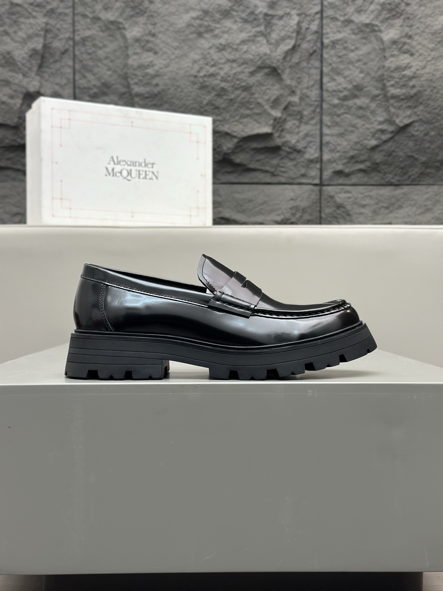 - Nuevo - MQ McQueen 2025 nuevos zapatos derby de cuero para hombre, compró la réplica exacta origin