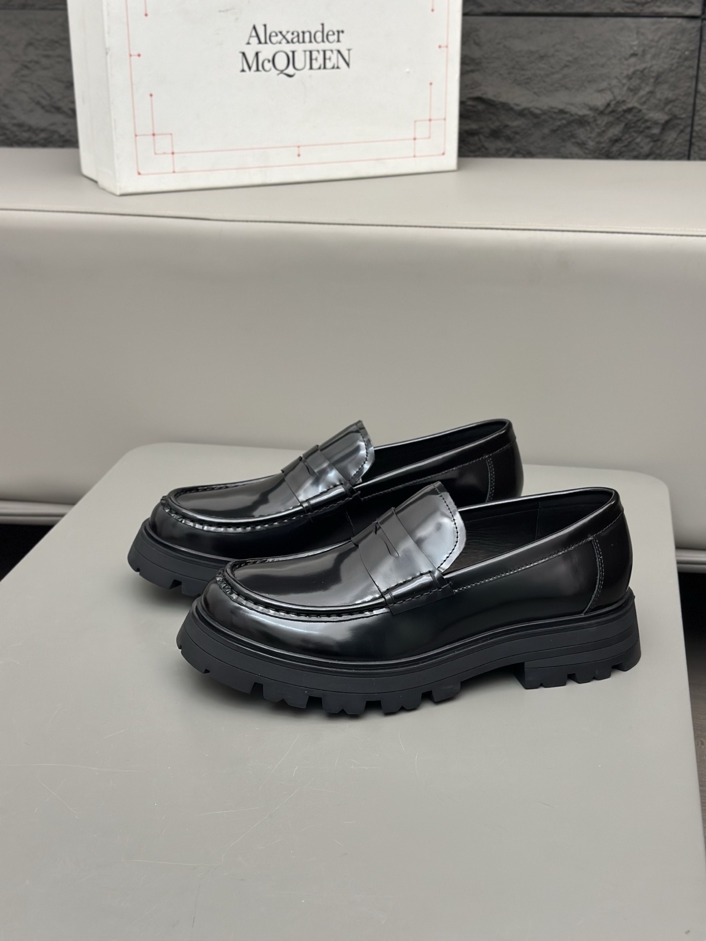 - Nuevo - MQ McQueen 2025 nuevos zapatos derby de cuero para hombre, compró la réplica exacta origin