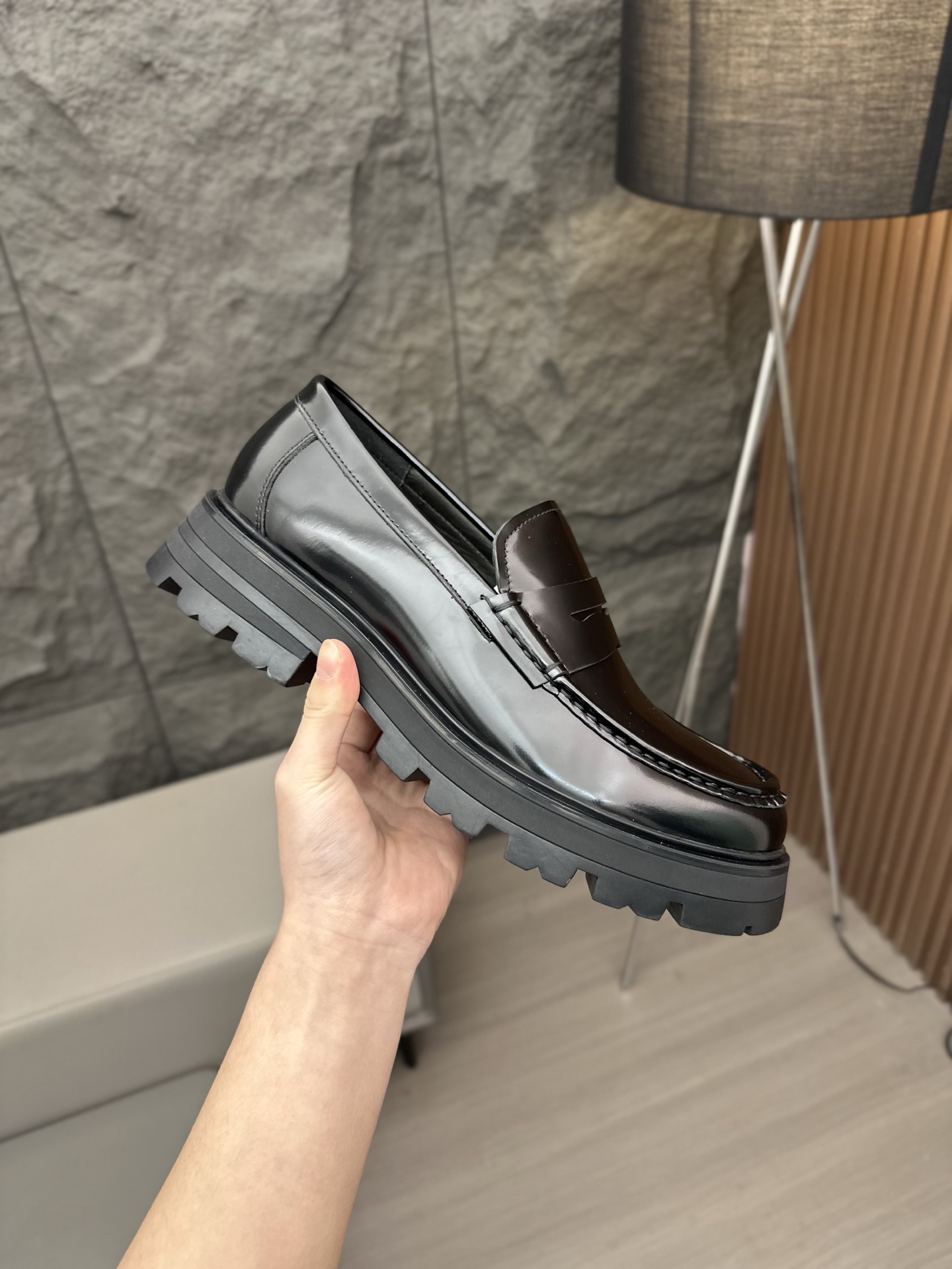 - Nuevo - MQ McQueen 2025 nuevos zapatos derby de cuero para hombre, compró la réplica exacta origin