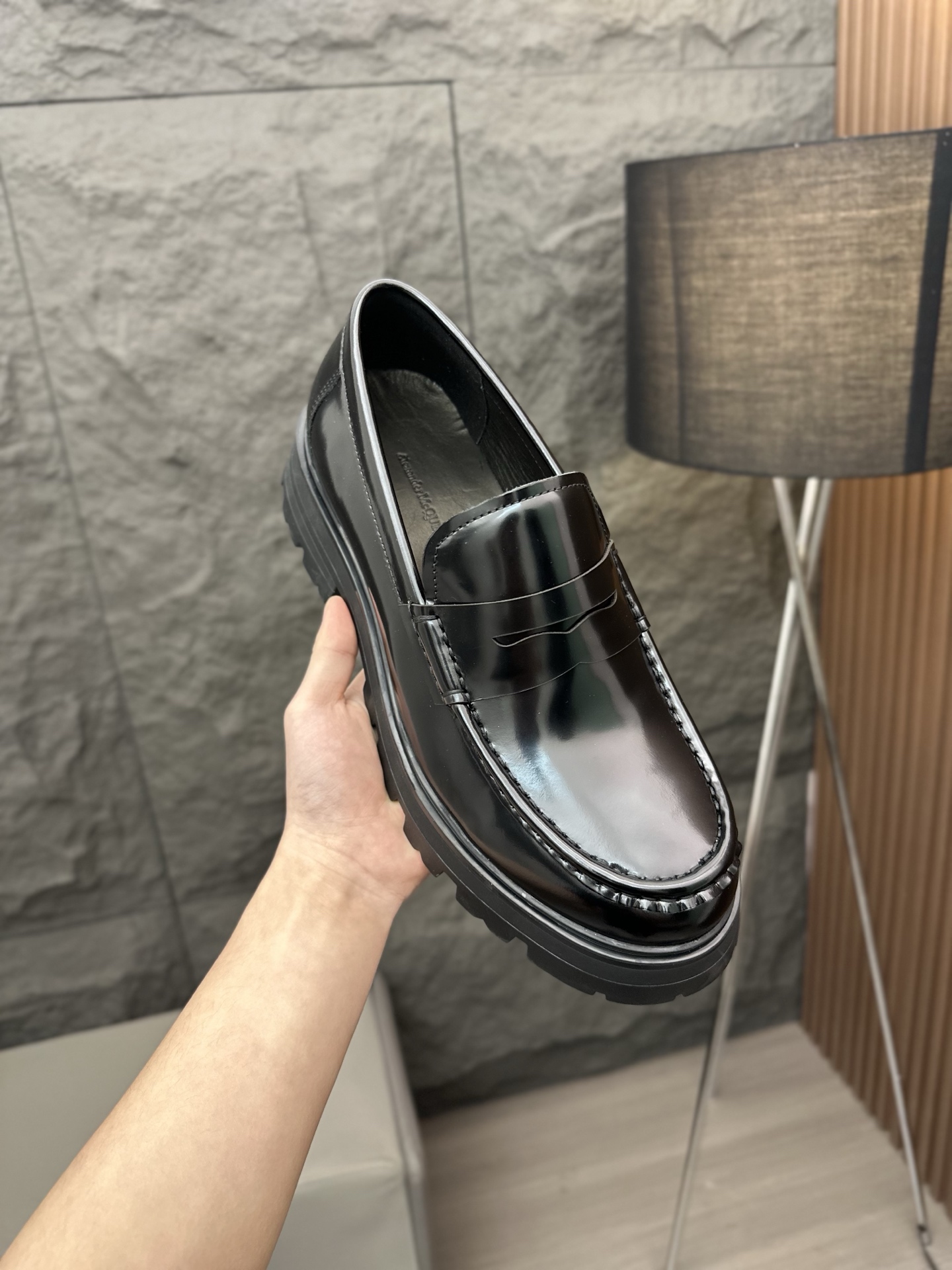 - Nuevo - MQ McQueen 2025 nuevos zapatos derby de cuero para hombre, compró la réplica exacta origin