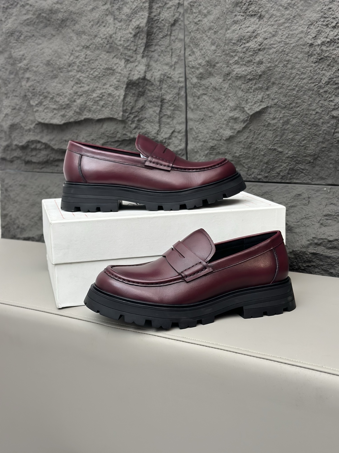 - Nuevo - MQ McQueen 2025 nuevos zapatos derby de cuero para hombre, compró la réplica exacta origin