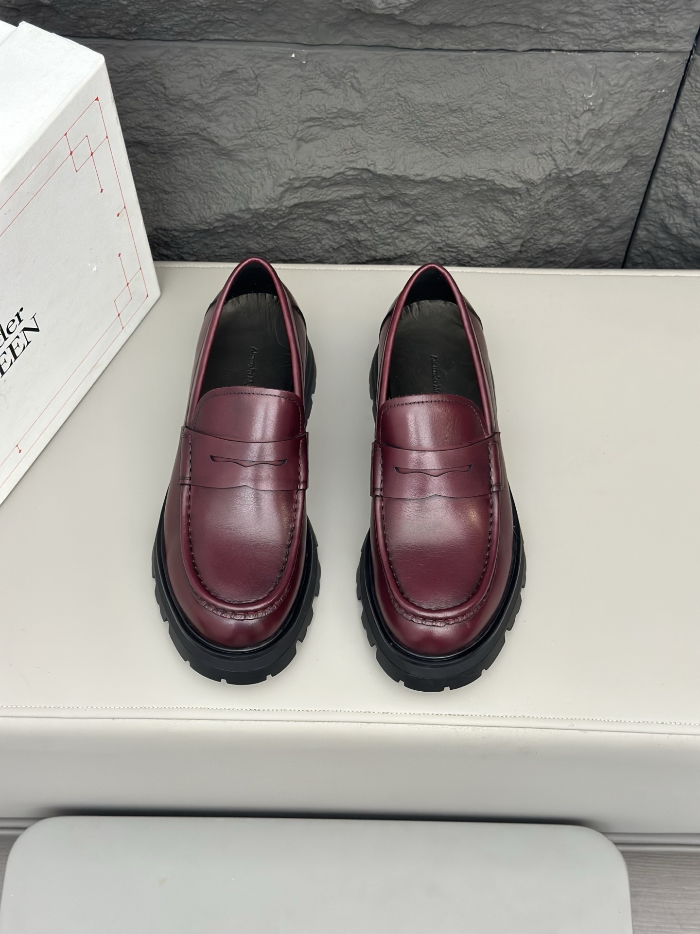 - Nuevo - MQ McQueen 2025 nuevos zapatos derby de cuero para hombre, compró la réplica exacta origin