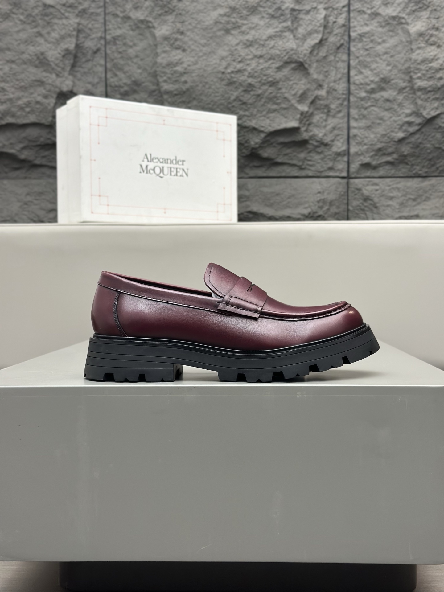 - Nuevo - MQ McQueen 2025 nuevos zapatos derby de cuero para hombre, compró la réplica exacta origin