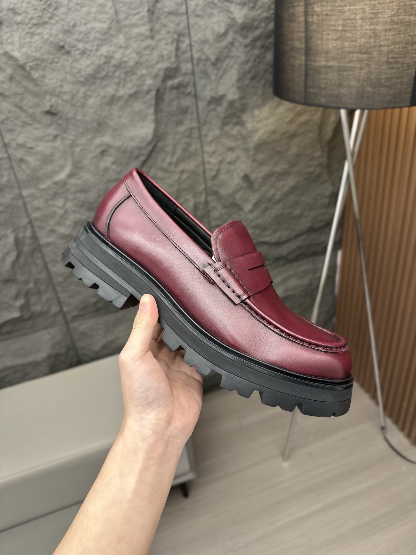 - Nuevo - MQ McQueen 2025 nuevos zapatos derby de cuero para hombre, compró la réplica exacta origin