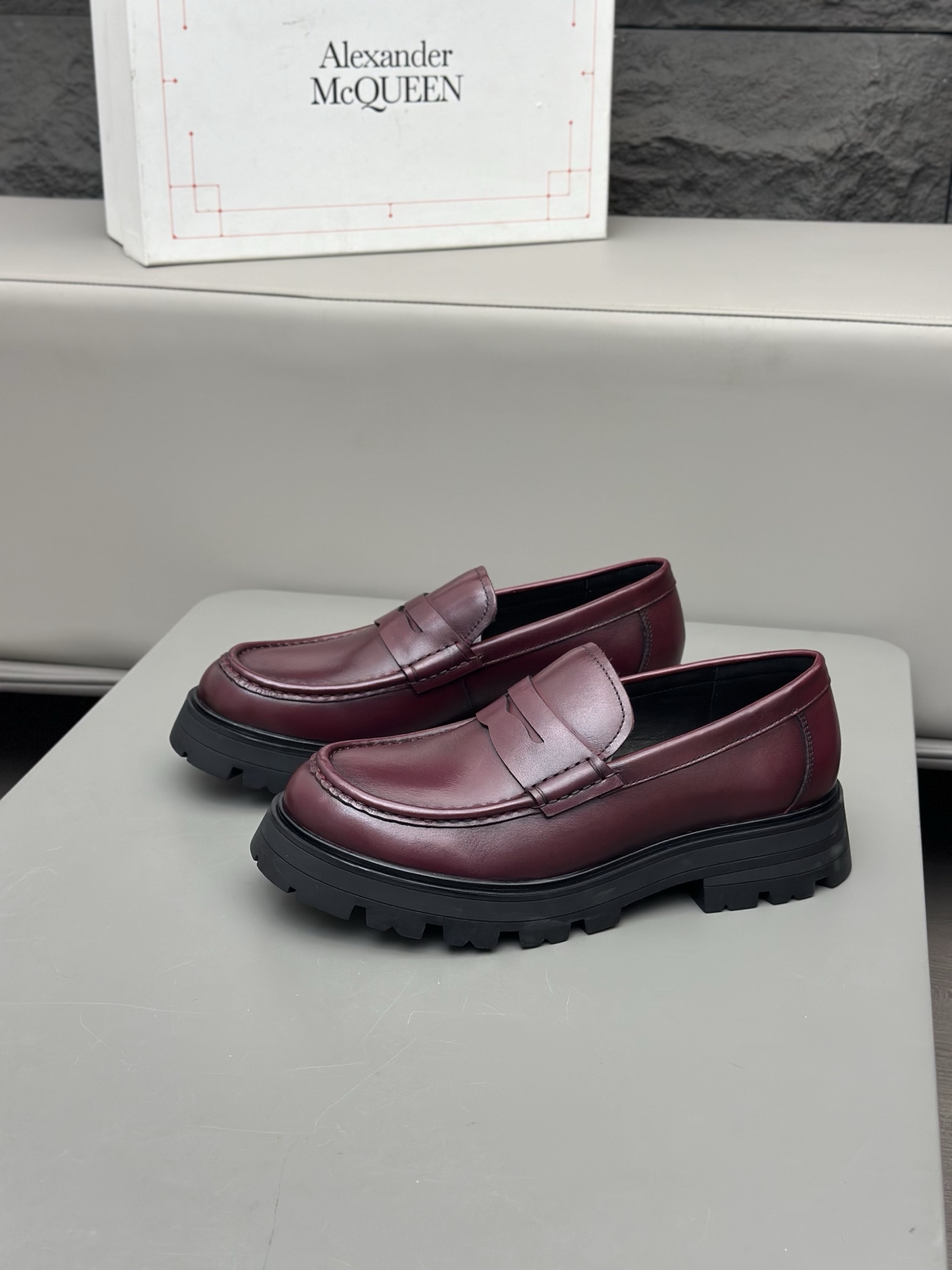- Nuevo - MQ McQueen 2025 nuevos zapatos derby de cuero para hombre, compró la réplica exacta origin