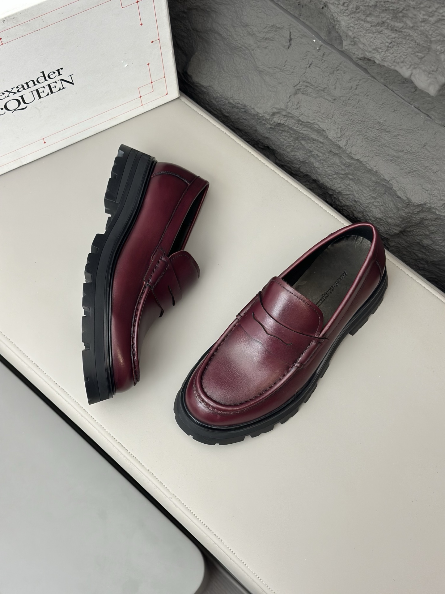- Nuevo - MQ McQueen 2025 nuevos zapatos derby de cuero para hombre, compró la réplica exacta origin